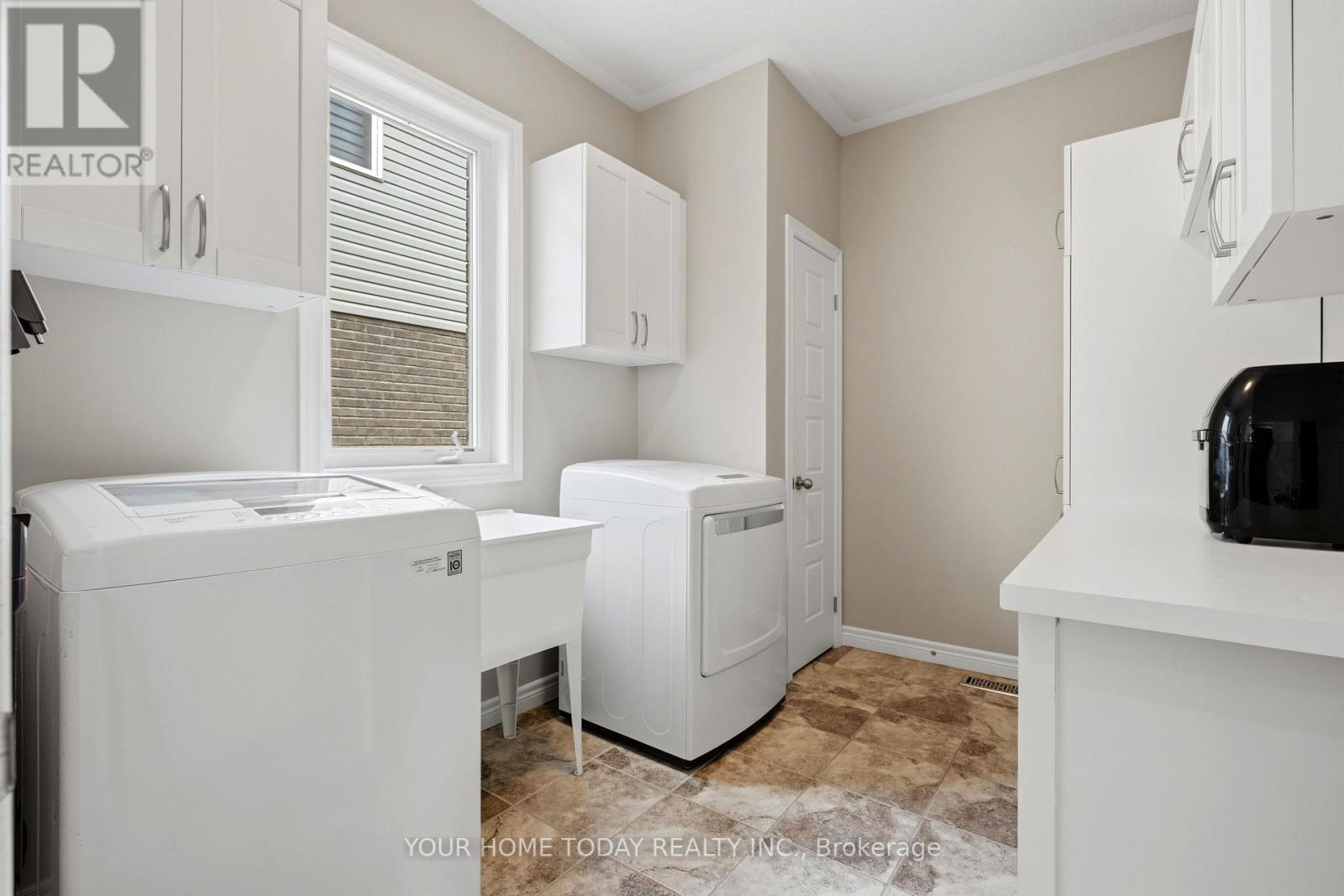 8 Trinity Court, Halton Hills (Ac Acton), Ontario  L7J 0A2 - Photo 23 - W13436728