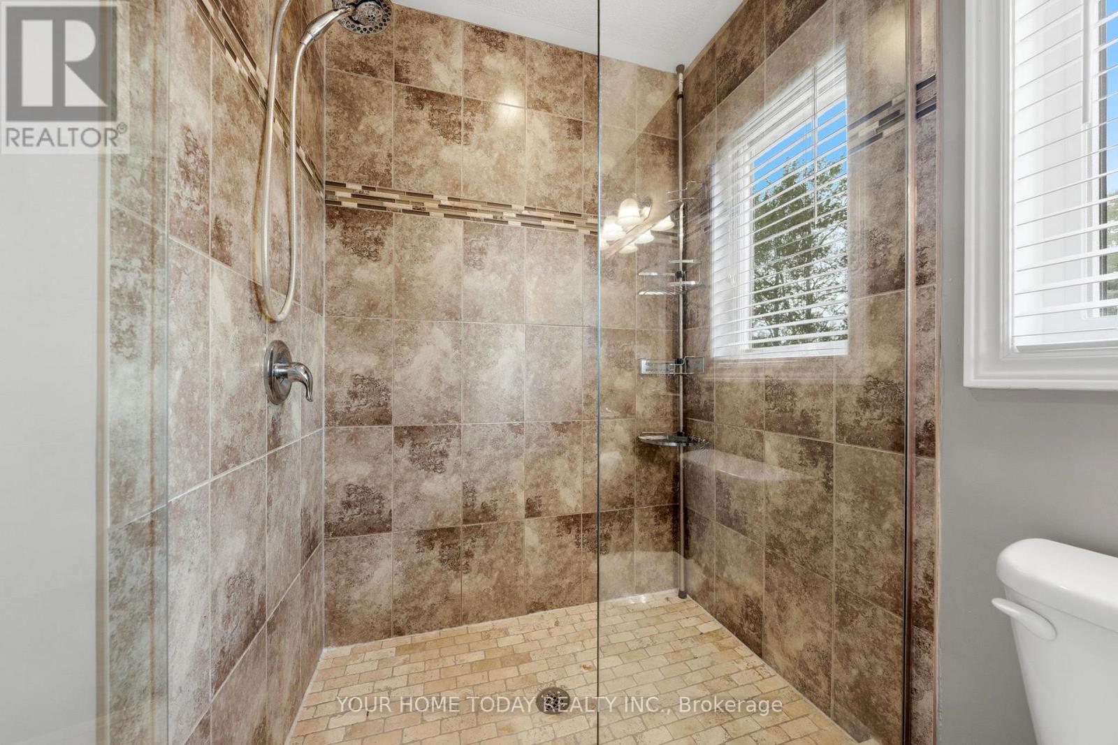 8 Trinity Court, Halton Hills (Ac Acton), Ontario  L7J 0A2 - Photo 29 - W13436728