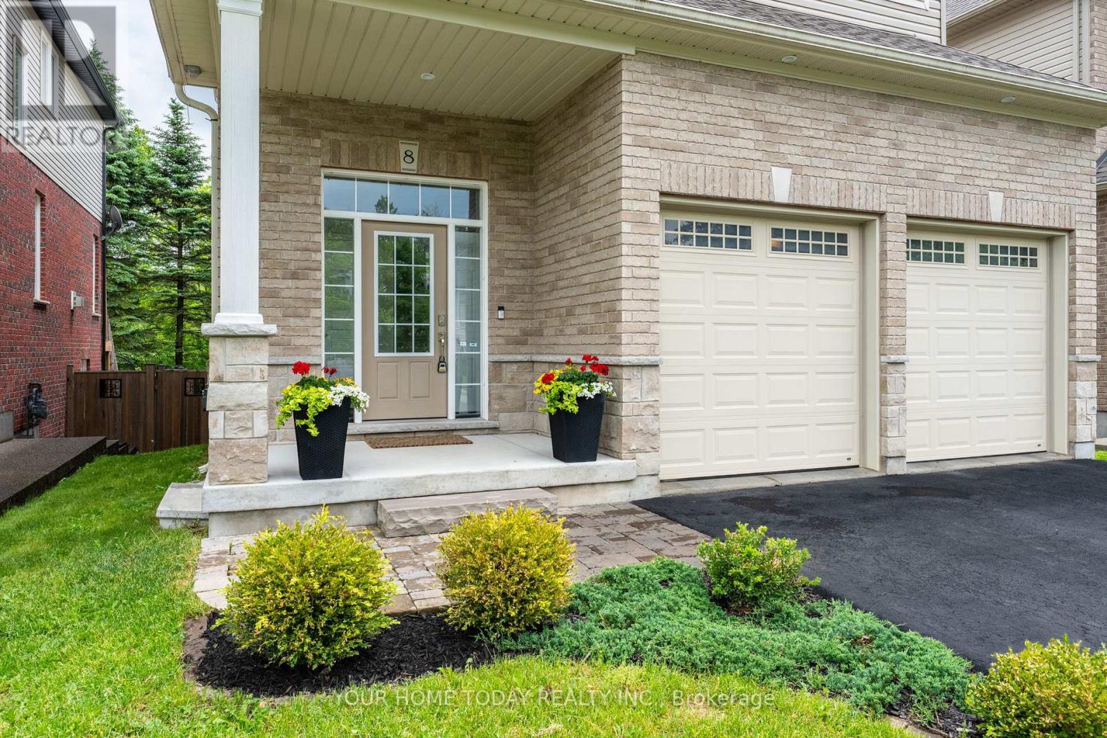 8 Trinity Court, Halton Hills (Ac Acton), Ontario  L7J 0A2 - Photo 3 - W13436728