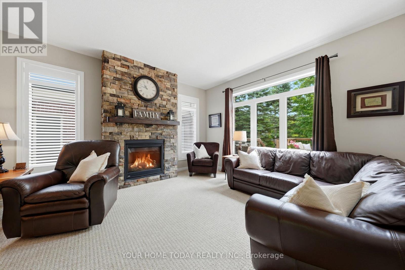 8 Trinity Court, Halton Hills (Ac Acton), Ontario  L7J 0A2 - Photo 8 - W13436728