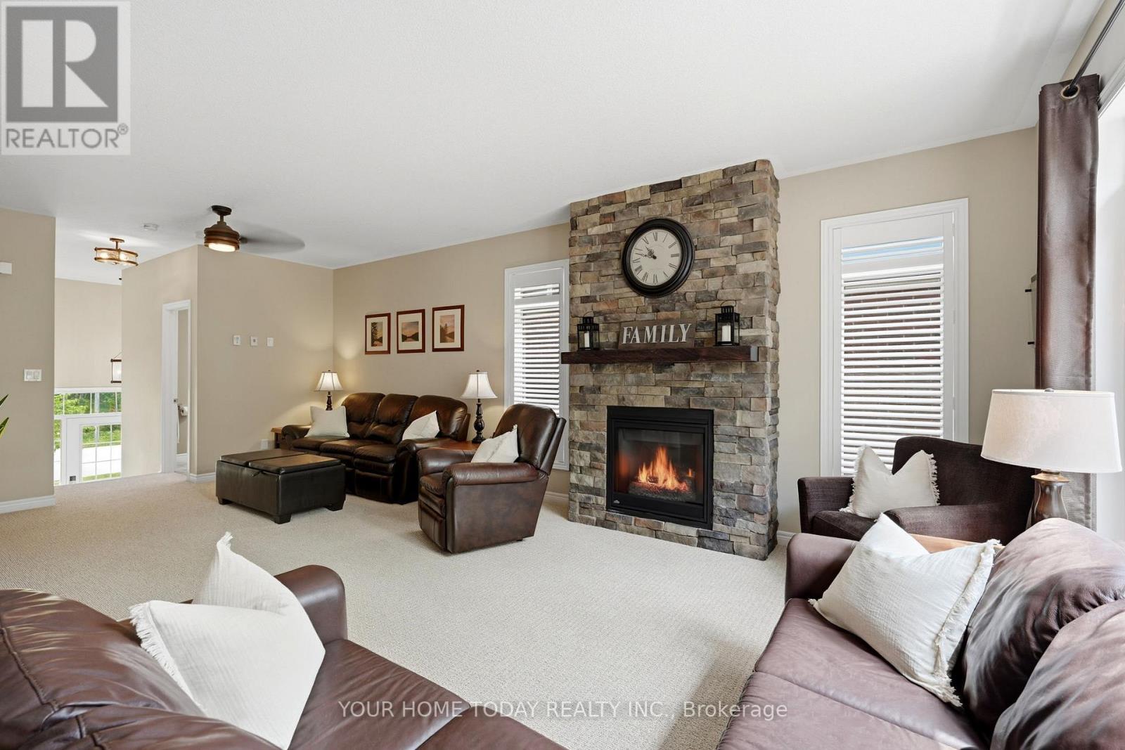 8 Trinity Court, Halton Hills (Ac Acton), Ontario  L7J 0A2 - Photo 9 - W13436728