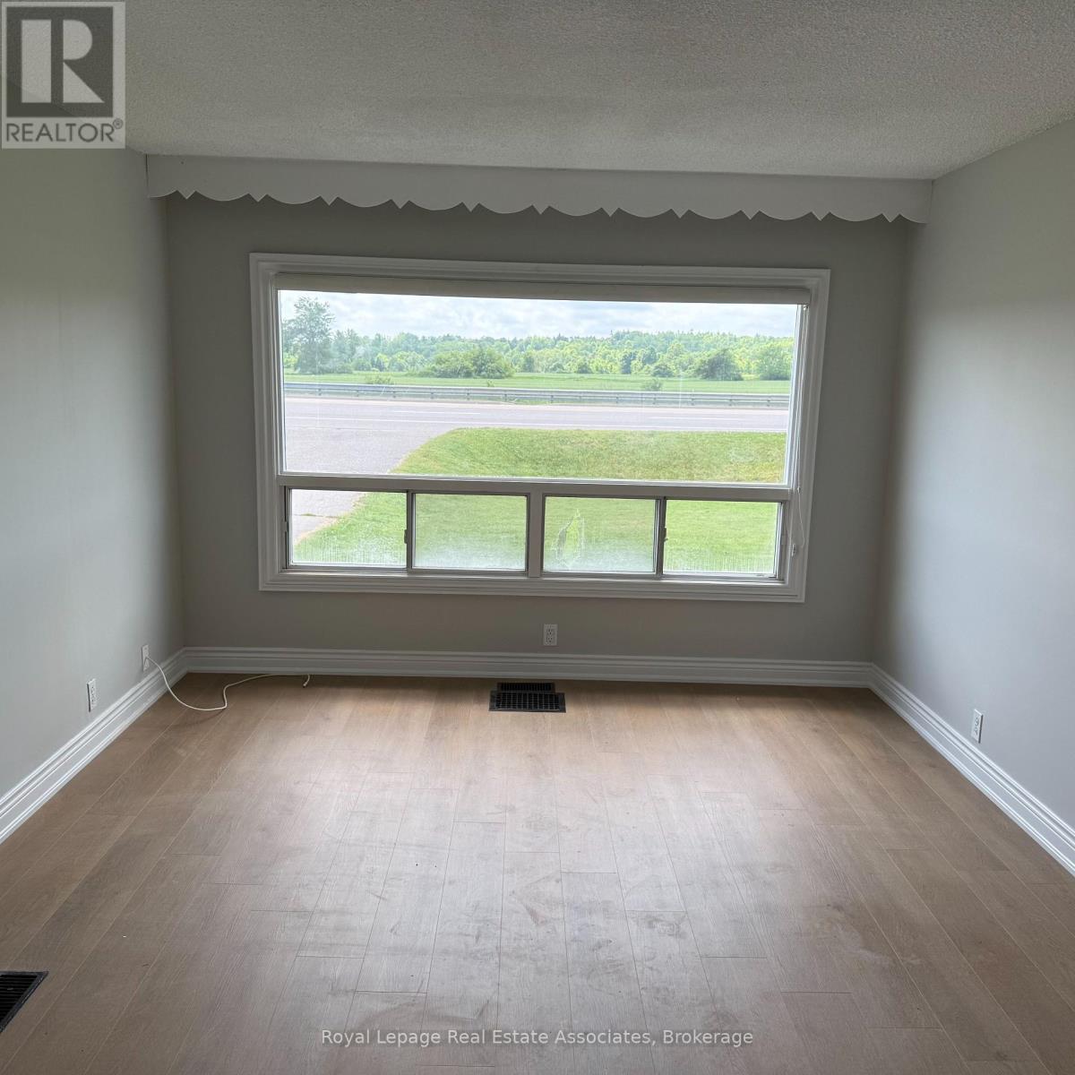 Upper Level - 13469 Highway 7 Highway, Halton Hills (Rural Halton Hills), Ontario  L7G 4S4 - Photo 7 - W13438990