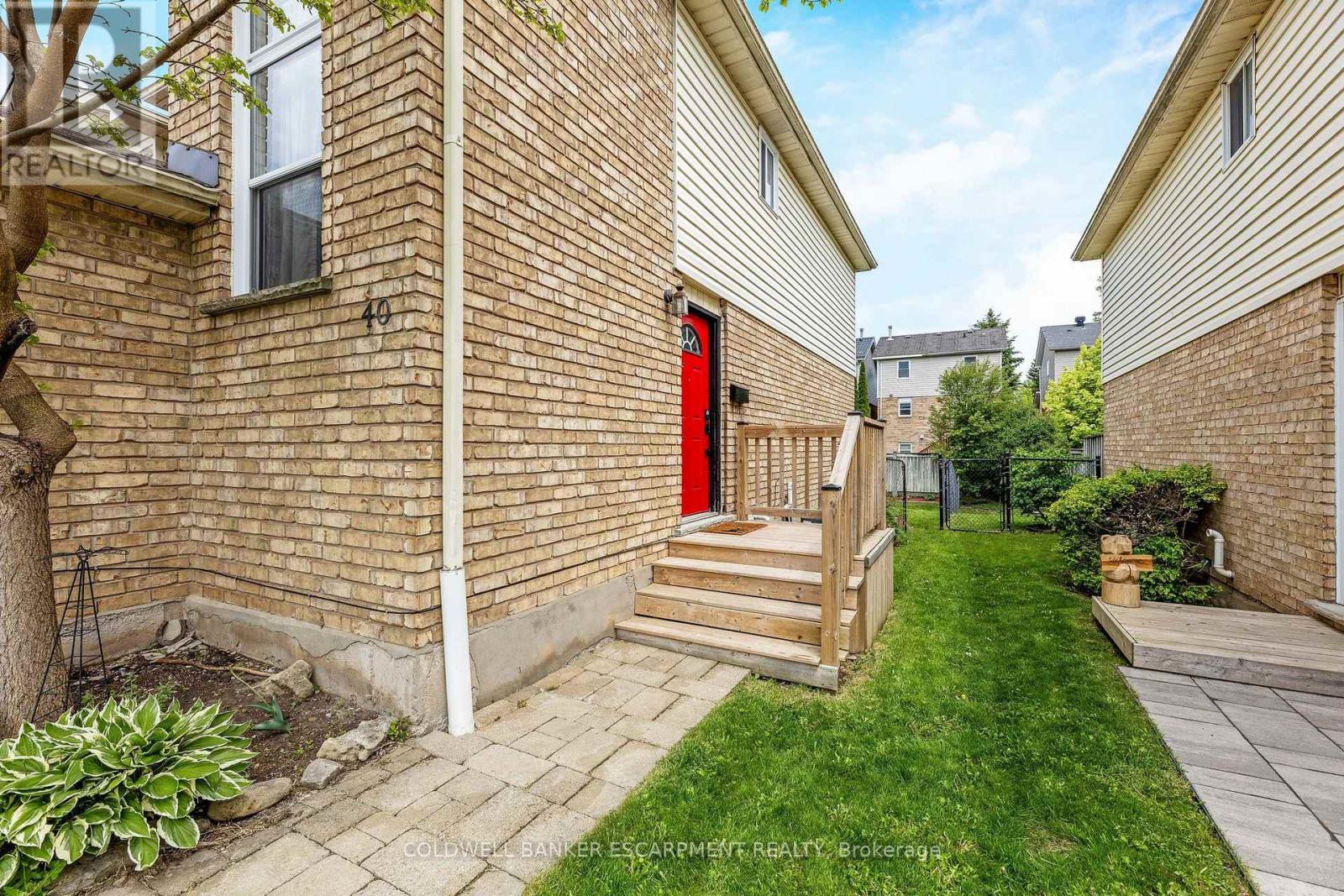40 Danville Avenue, Halton Hills (Ac Acton), Ontario  L7J 2W5 - Photo 4 - W13440872