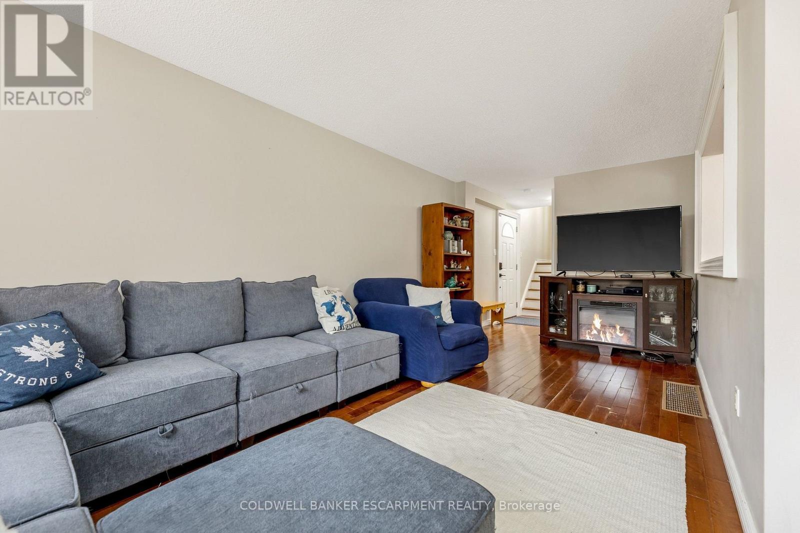 40 Danville Avenue, Halton Hills (Ac Acton), Ontario  L7J 2W5 - Photo 8 - W13440872
