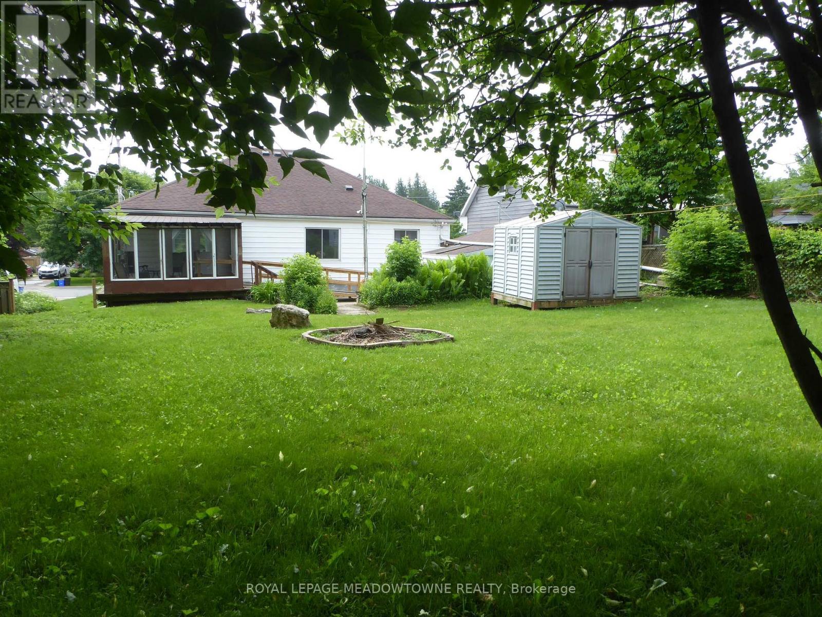 43 Cobblehill Road, Halton Hills (Ac Acton), Ontario  L7J 1P1 - Photo 1 - W13450918