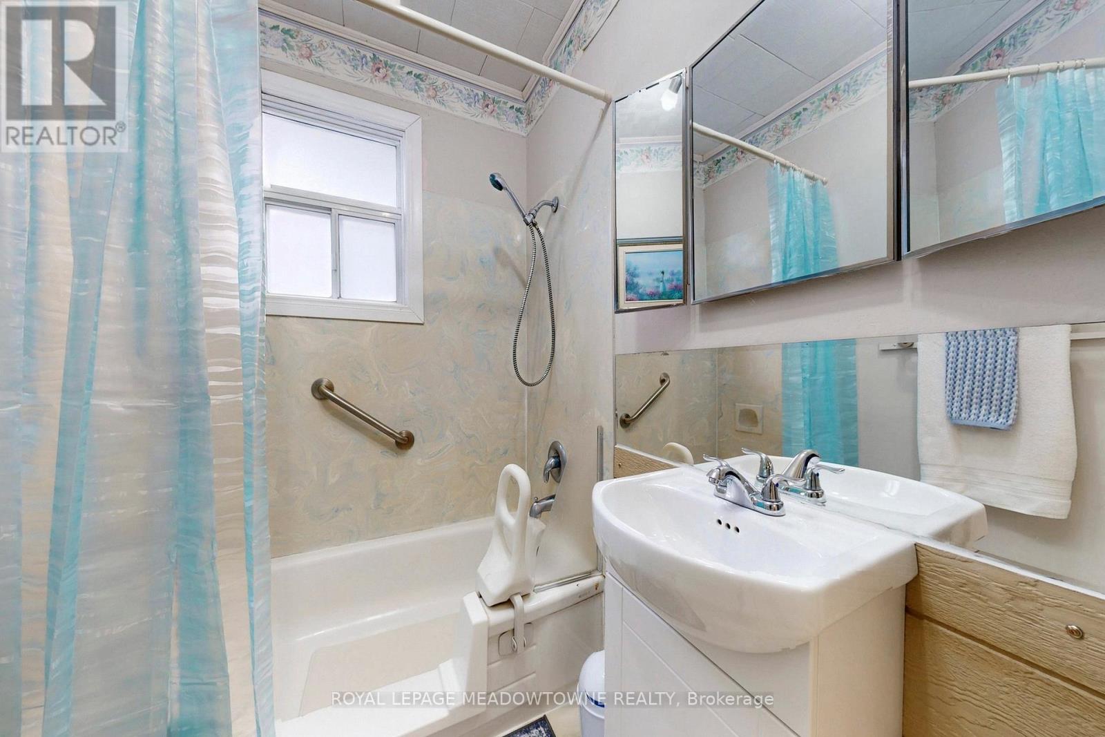 43 Cobblehill Road, Halton Hills (Ac Acton), Ontario  L7J 1P1 - Photo 17 - W13450918