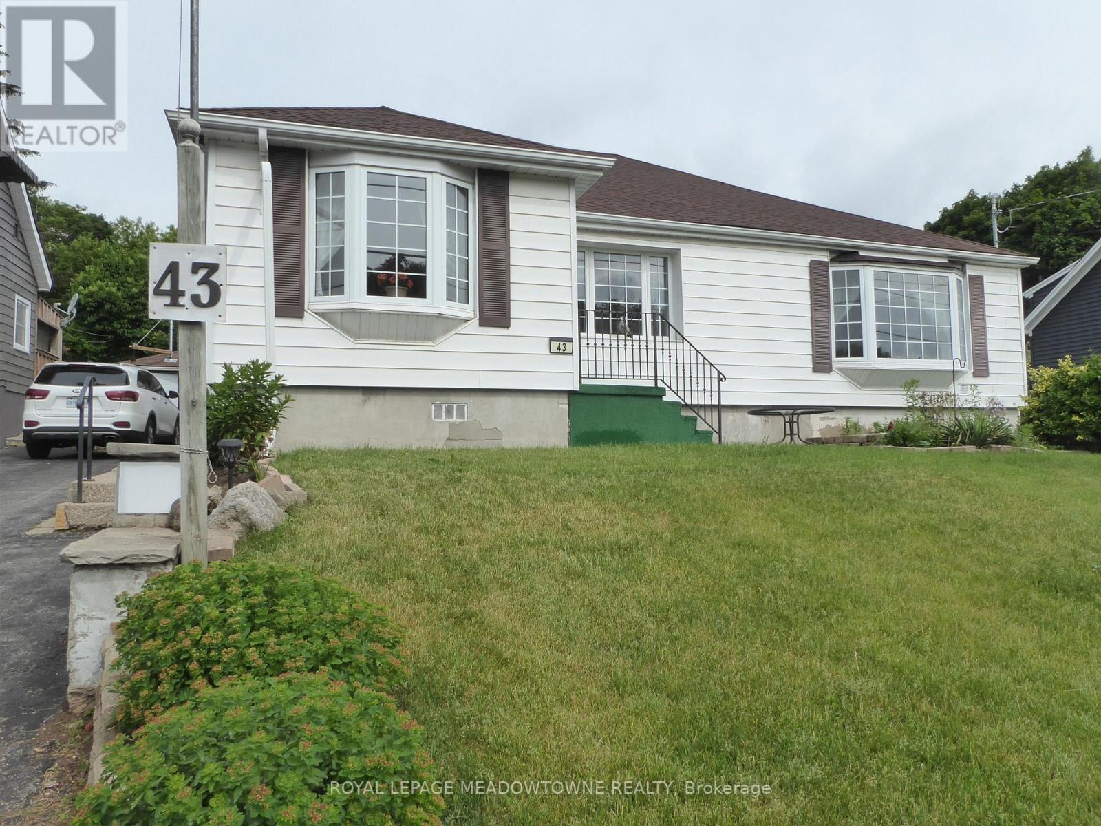 43 Cobblehill Road, Halton Hills (Ac Acton), Ontario  L7J 1P1 - Photo 3 - W13450918