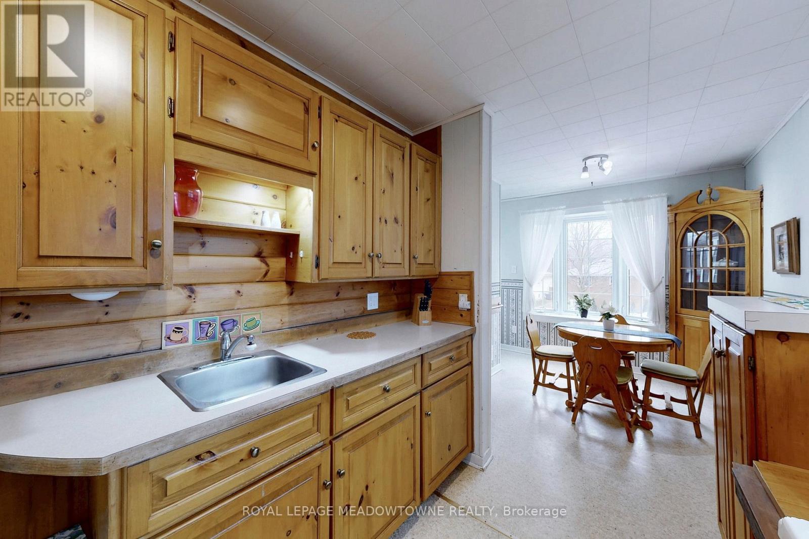 43 Cobblehill Road, Halton Hills (Ac Acton), Ontario  L7J 1P1 - Photo 7 - W13450918