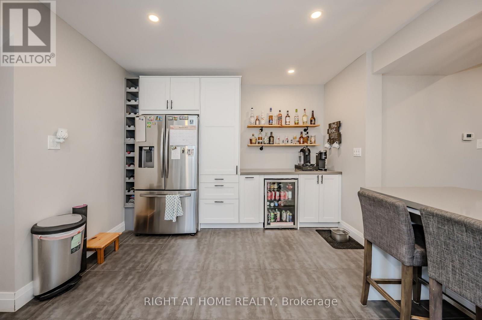 126 Poplar Avenue, Halton Hills (Ac Acton), Ontario  L7J 2E2 - Photo 6 - W13451284