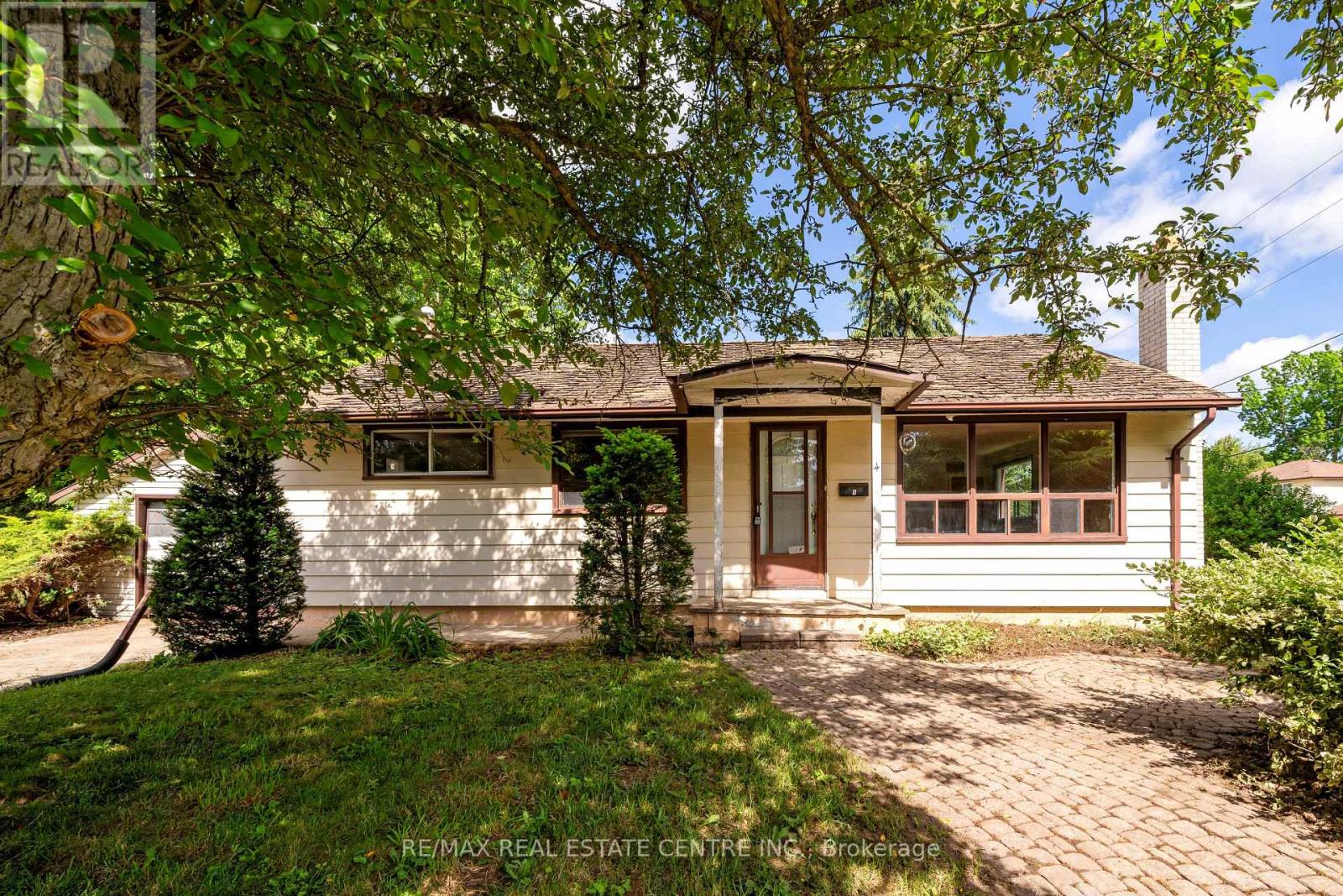 4 Pauline Street, Halton Hills (Georgetown), Ontario  L7G 1V7 - Photo 1 - W13451392