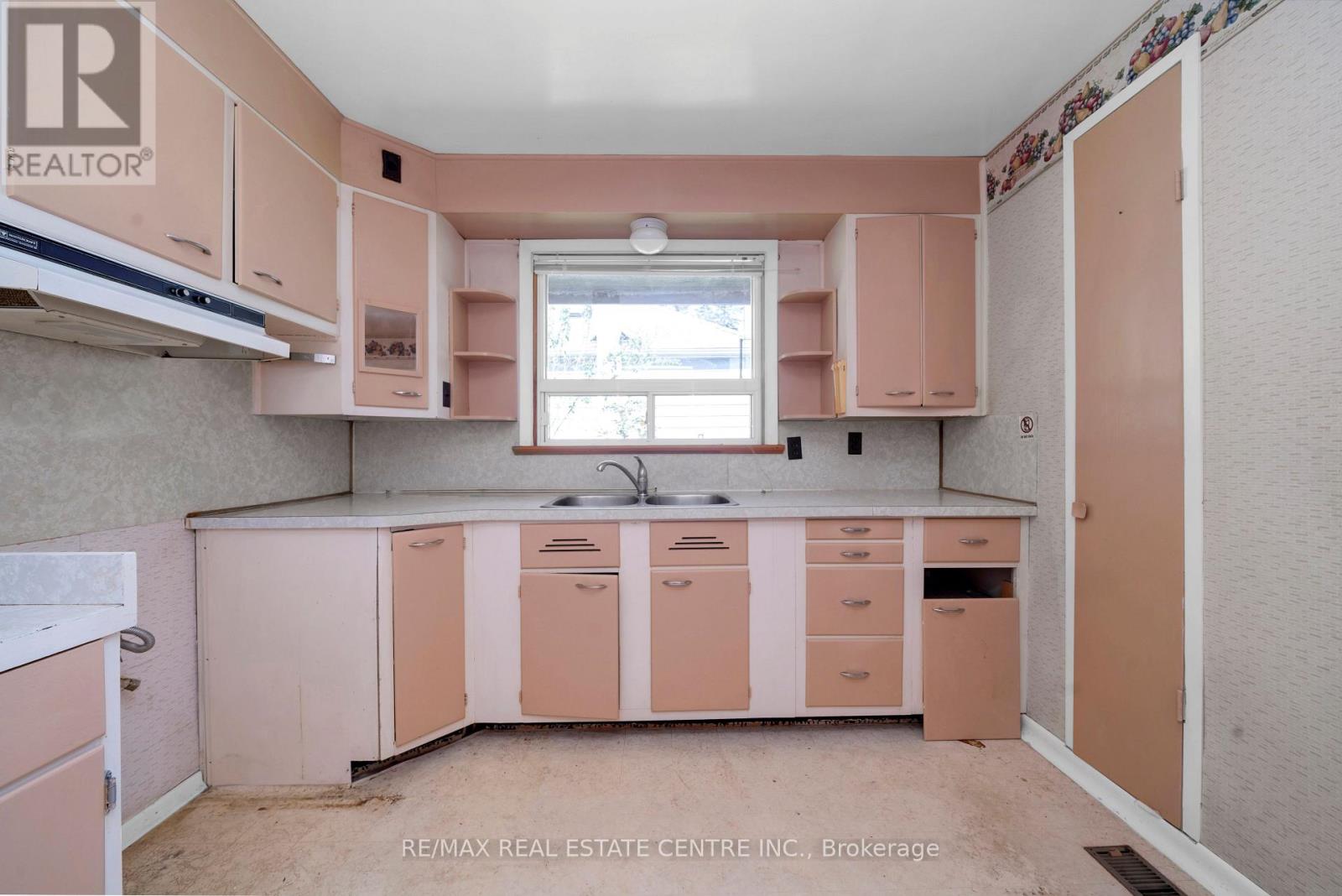 4 Pauline Street, Halton Hills (Georgetown), Ontario  L7G 1V7 - Photo 10 - W13451392