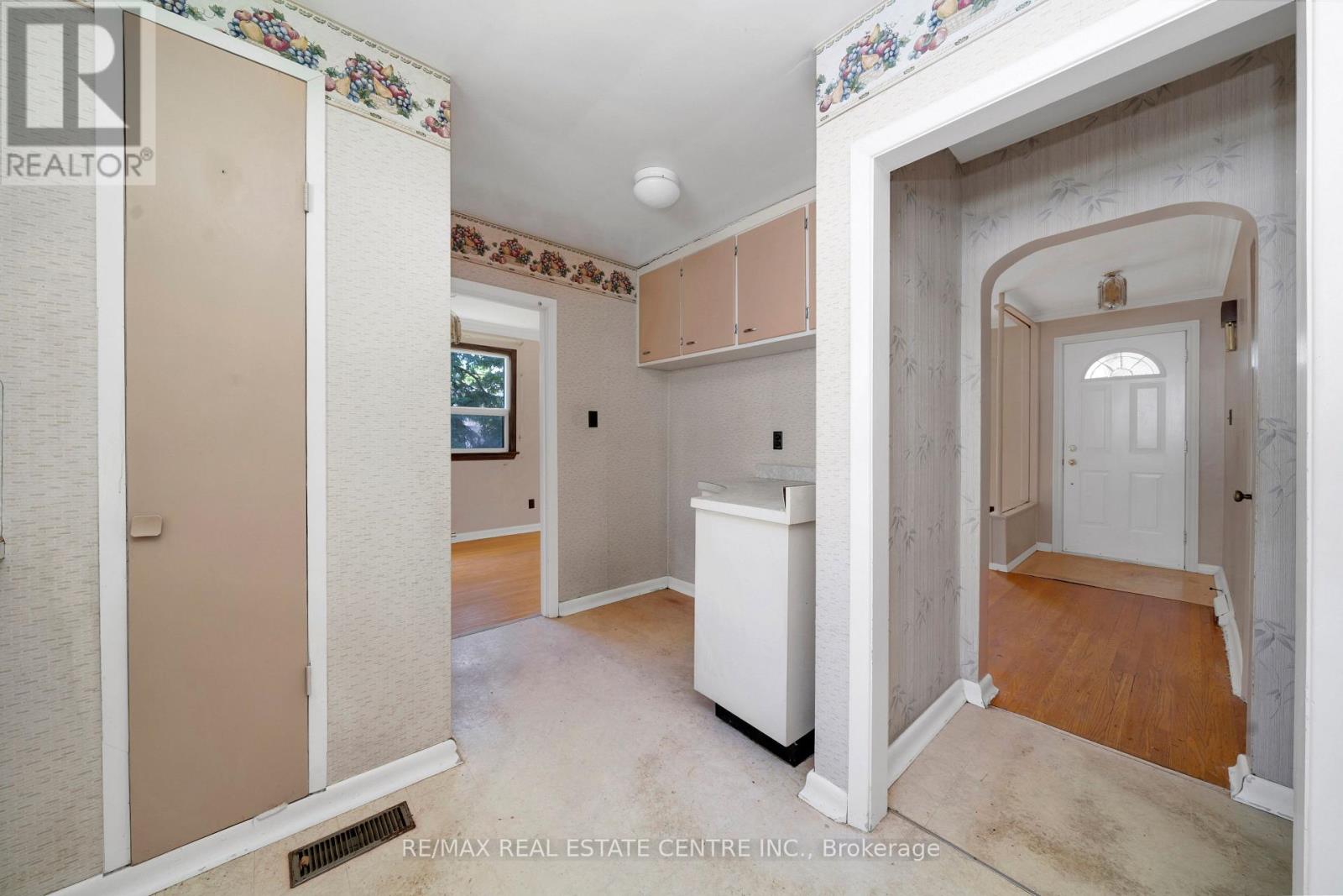 4 Pauline Street, Halton Hills (Georgetown), Ontario  L7G 1V7 - Photo 11 - W13451392