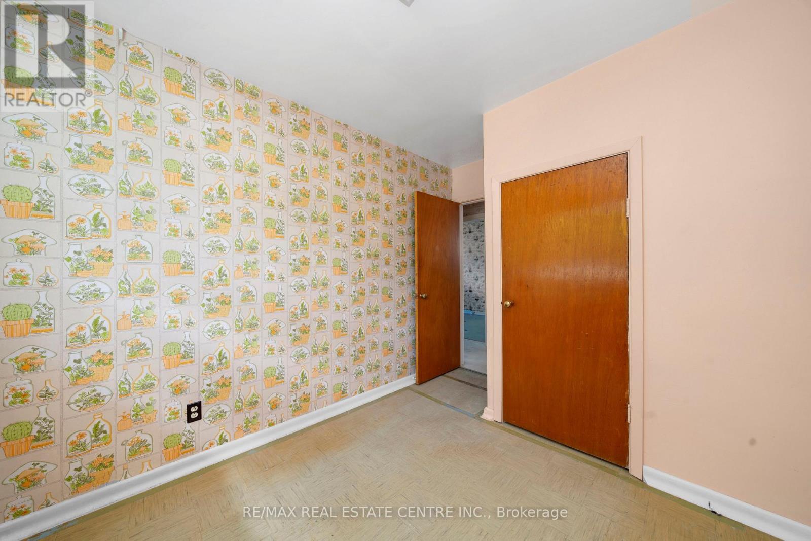 4 Pauline Street, Halton Hills (Georgetown), Ontario  L7G 1V7 - Photo 13 - W13451392