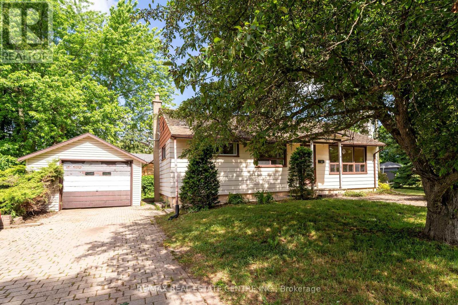 4 Pauline Street, Halton Hills (Georgetown), Ontario  L7G 1V7 - Photo 2 - W13451392