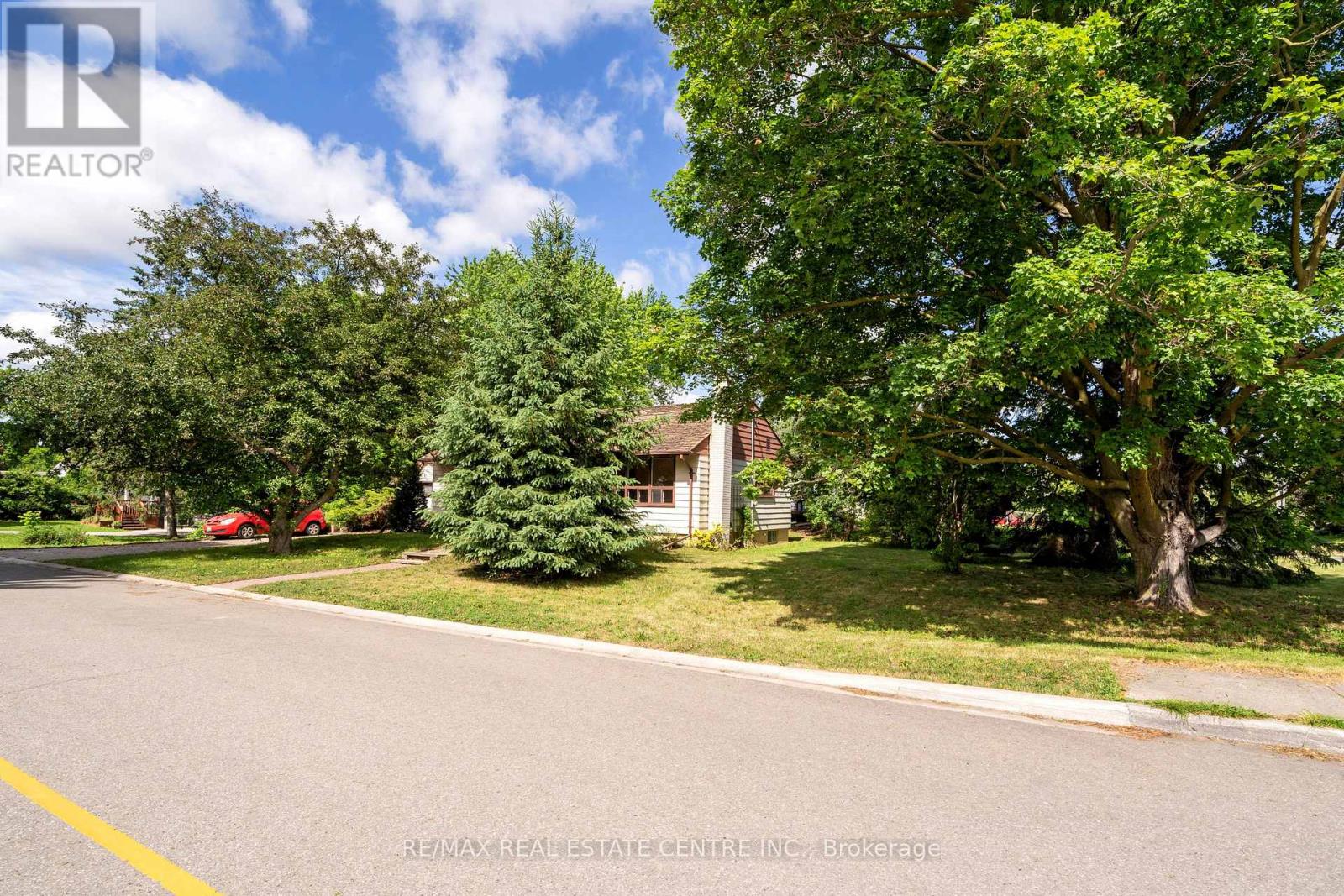 4 Pauline Street, Halton Hills (Georgetown), Ontario  L7G 1V7 - Photo 4 - W13451392