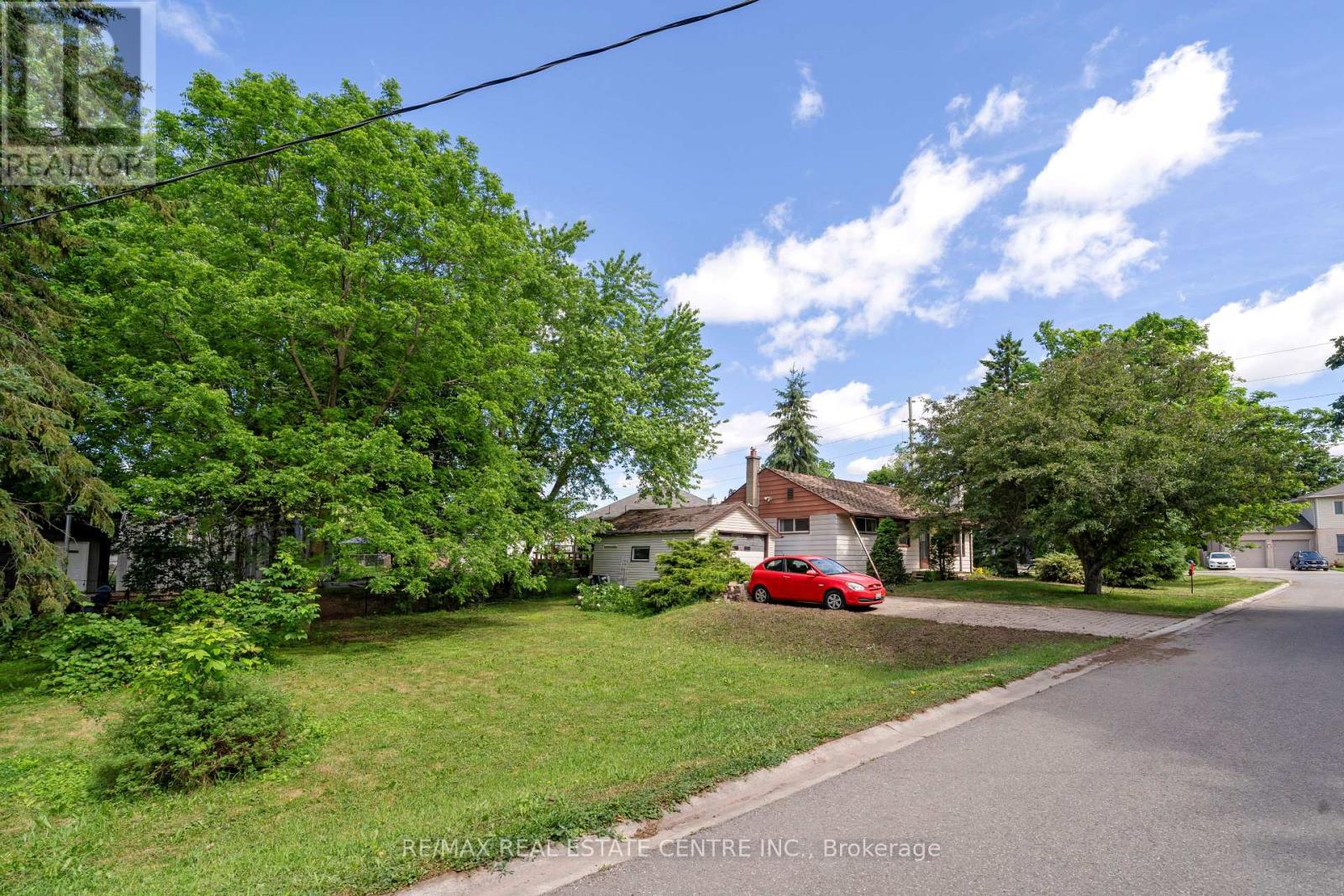 4 Pauline Street, Halton Hills (Georgetown), Ontario  L7G 1V7 - Photo 5 - W13451392