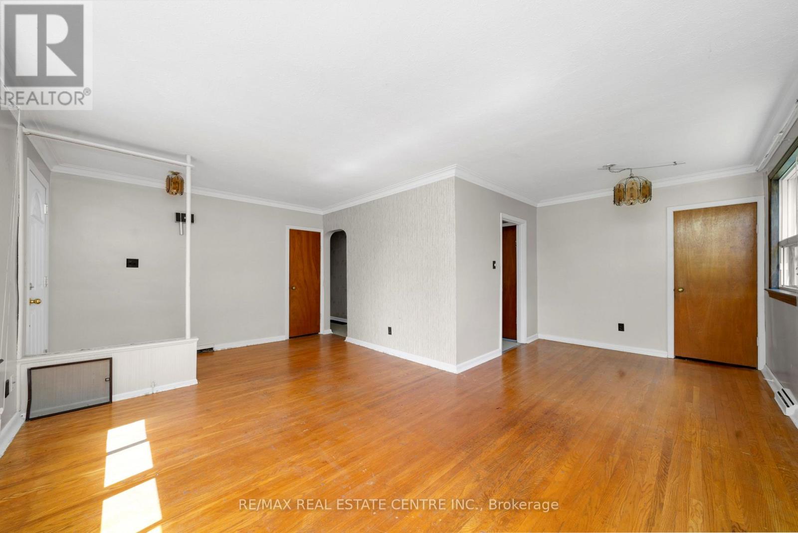 4 Pauline Street, Halton Hills (Georgetown), Ontario  L7G 1V7 - Photo 8 - W13451392