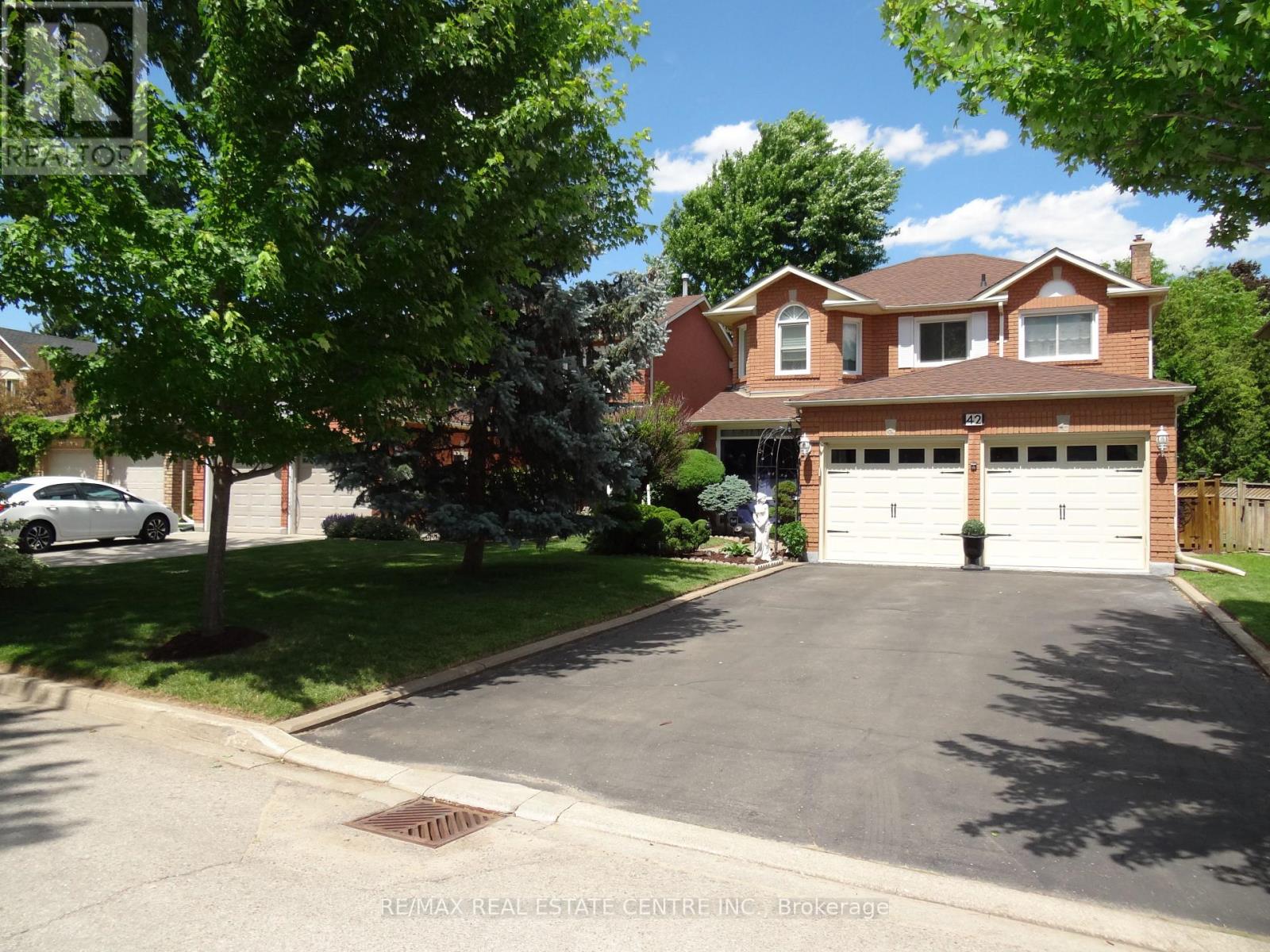 42 Davis Crescent, Halton Hills (Georgetown), Ontario  L7G 5P5 - Photo 1 - W13451690