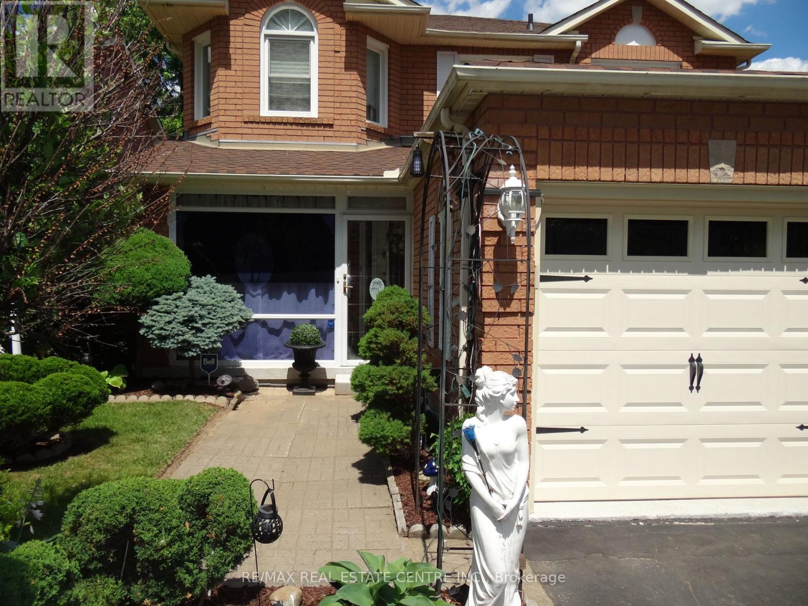42 Davis Crescent, Halton Hills (Georgetown), Ontario  L7G 5P5 - Photo 2 - W13451690
