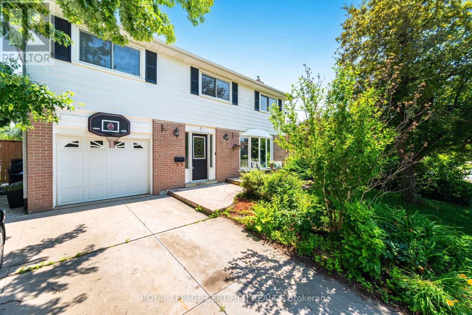 5 Stockman Crescent, Halton Hills (Georgetown), Ontario  L7G 1J5 - Photo 2 - W13455406