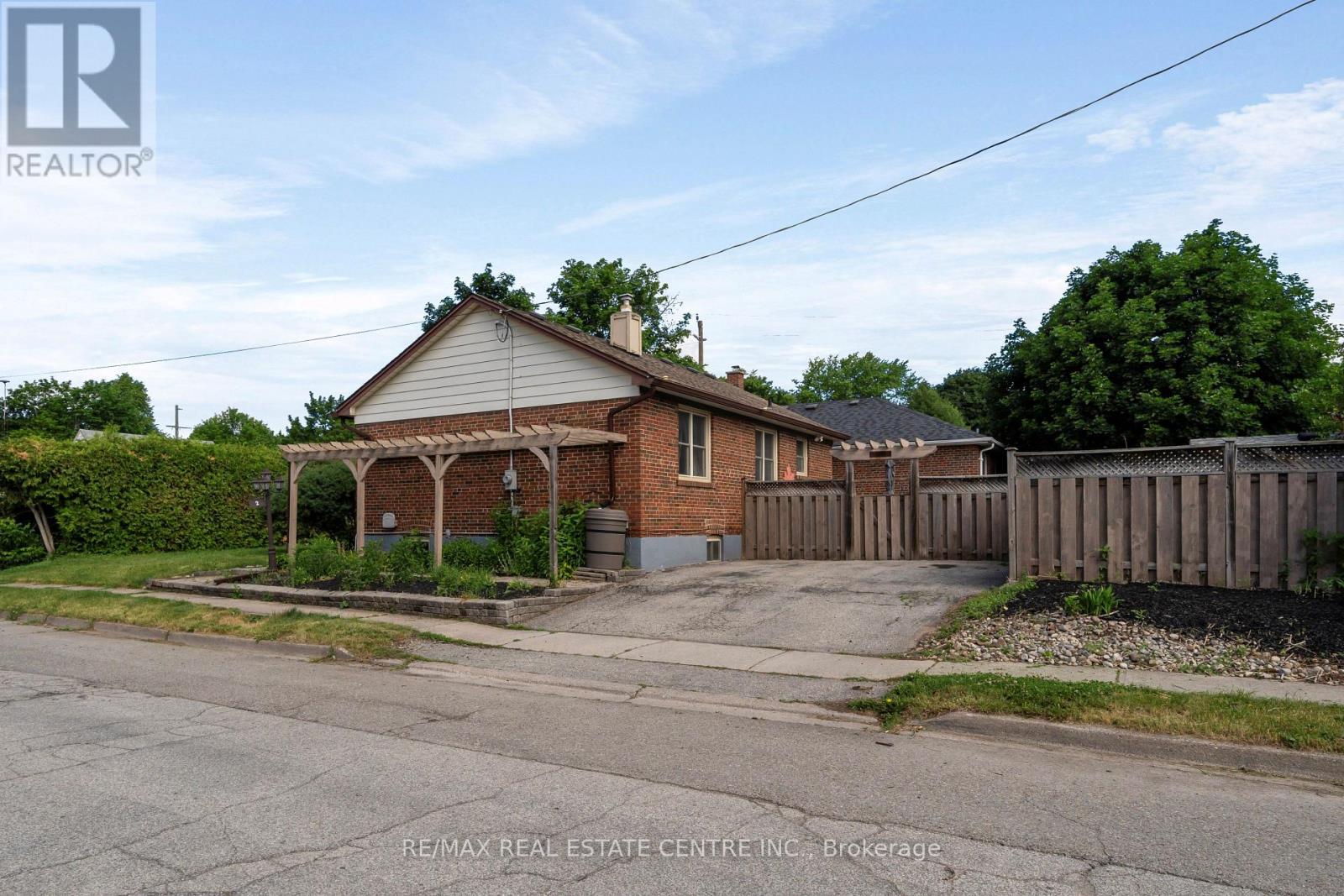 2 Bard Lane, Halton Hills (Georgetown), Ontario  L7G 2M7 - Photo 17 - W13455648