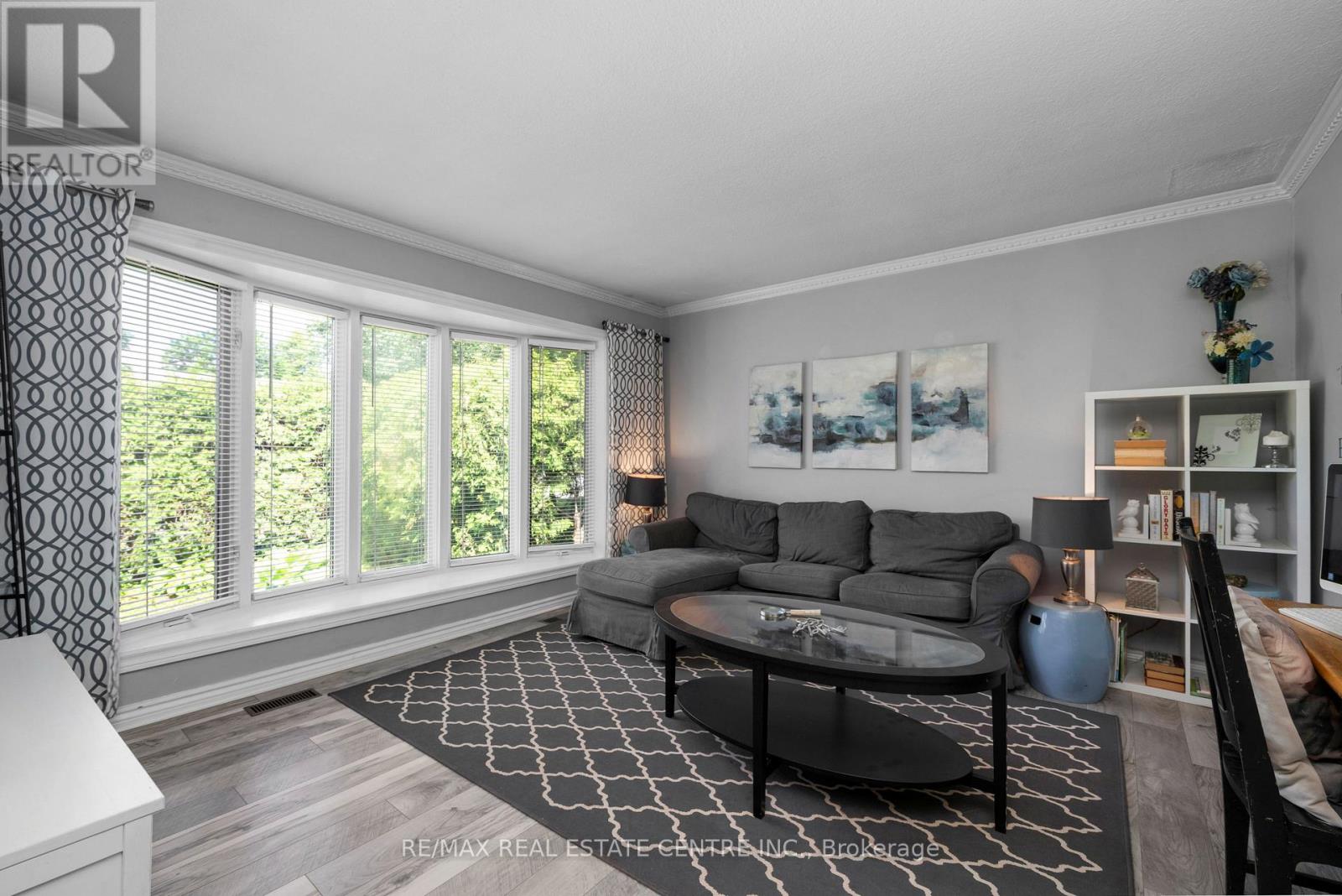 2 Bard Lane, Halton Hills (Georgetown), Ontario  L7G 2M7 - Photo 4 - W13455648