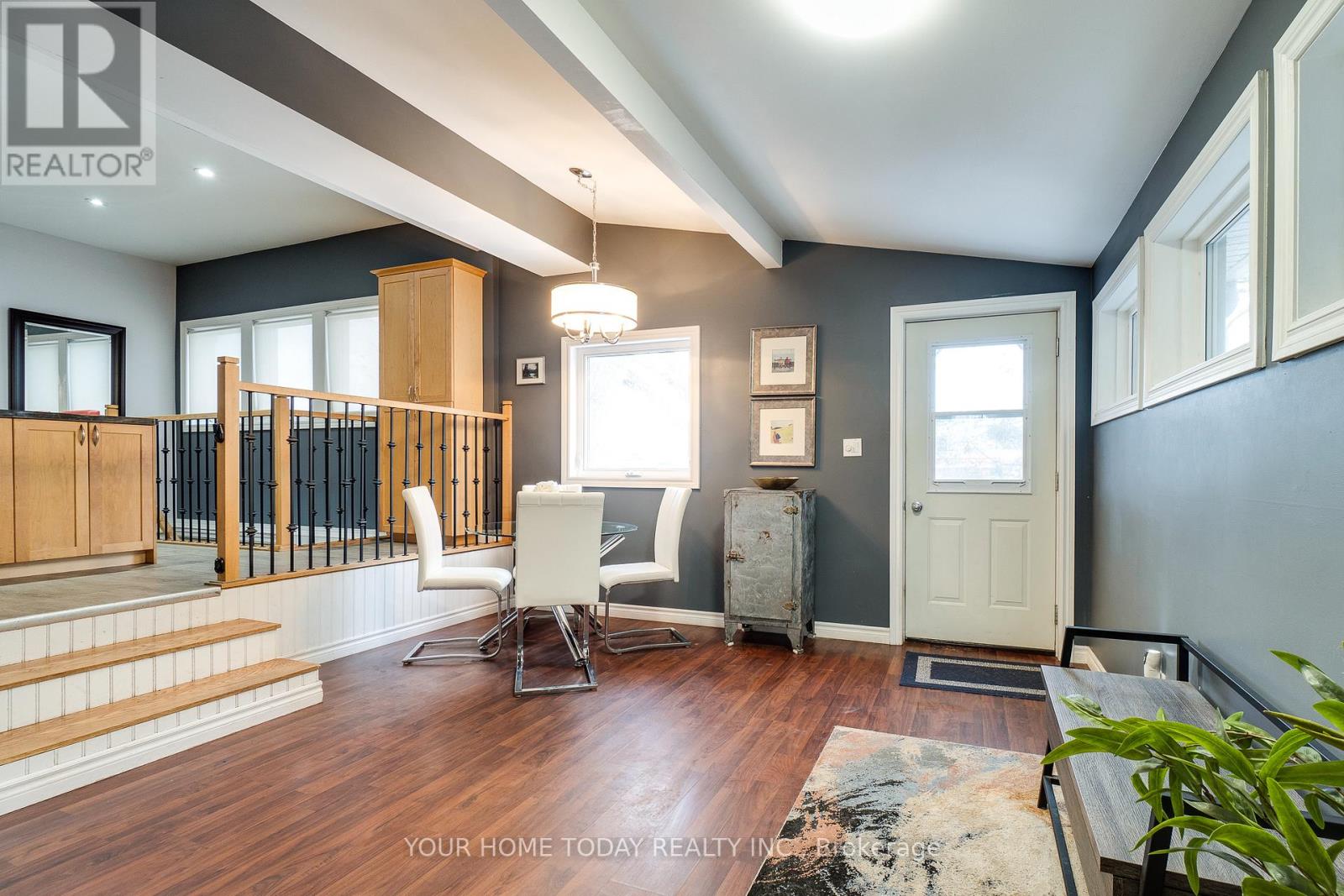 10 Knox Street, Halton Hills (Ac Acton), Ontario  L7J 1C7 - Photo 5 - W13457710