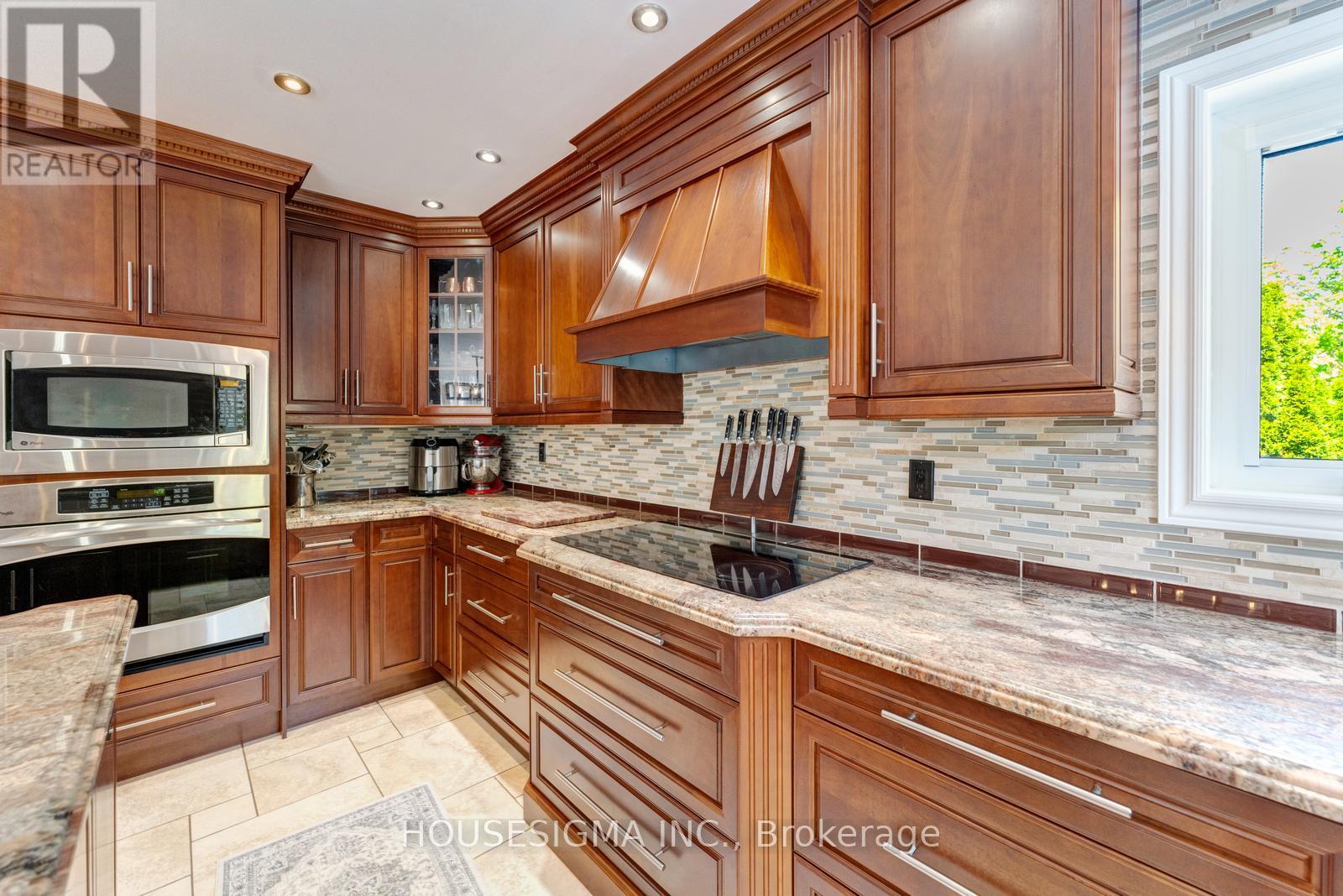 30 Gooderham Drive, Halton Hills (Georgetown), Ontario  L7G 5R6 - Photo 8 - W13458012