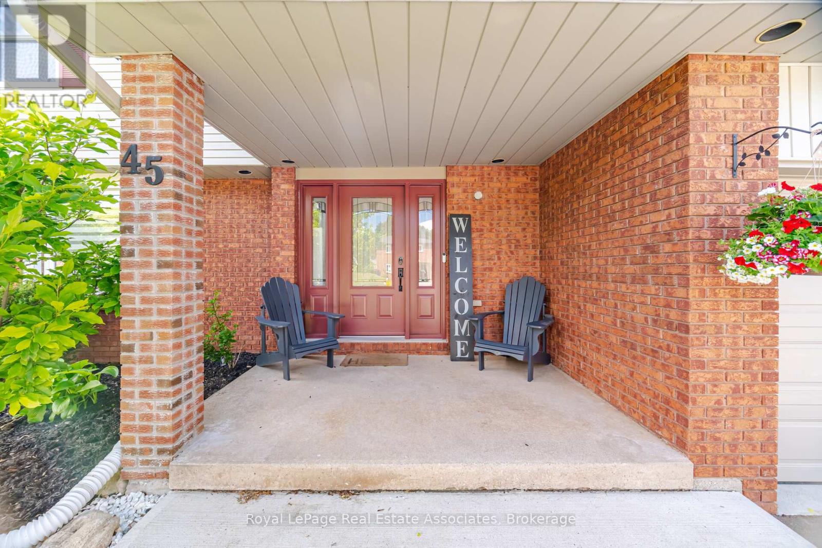 45 Cleaveholm Drive, Halton Hills (Georgetown), Ontario  L7G 3E3 - Photo 4 - W13463366