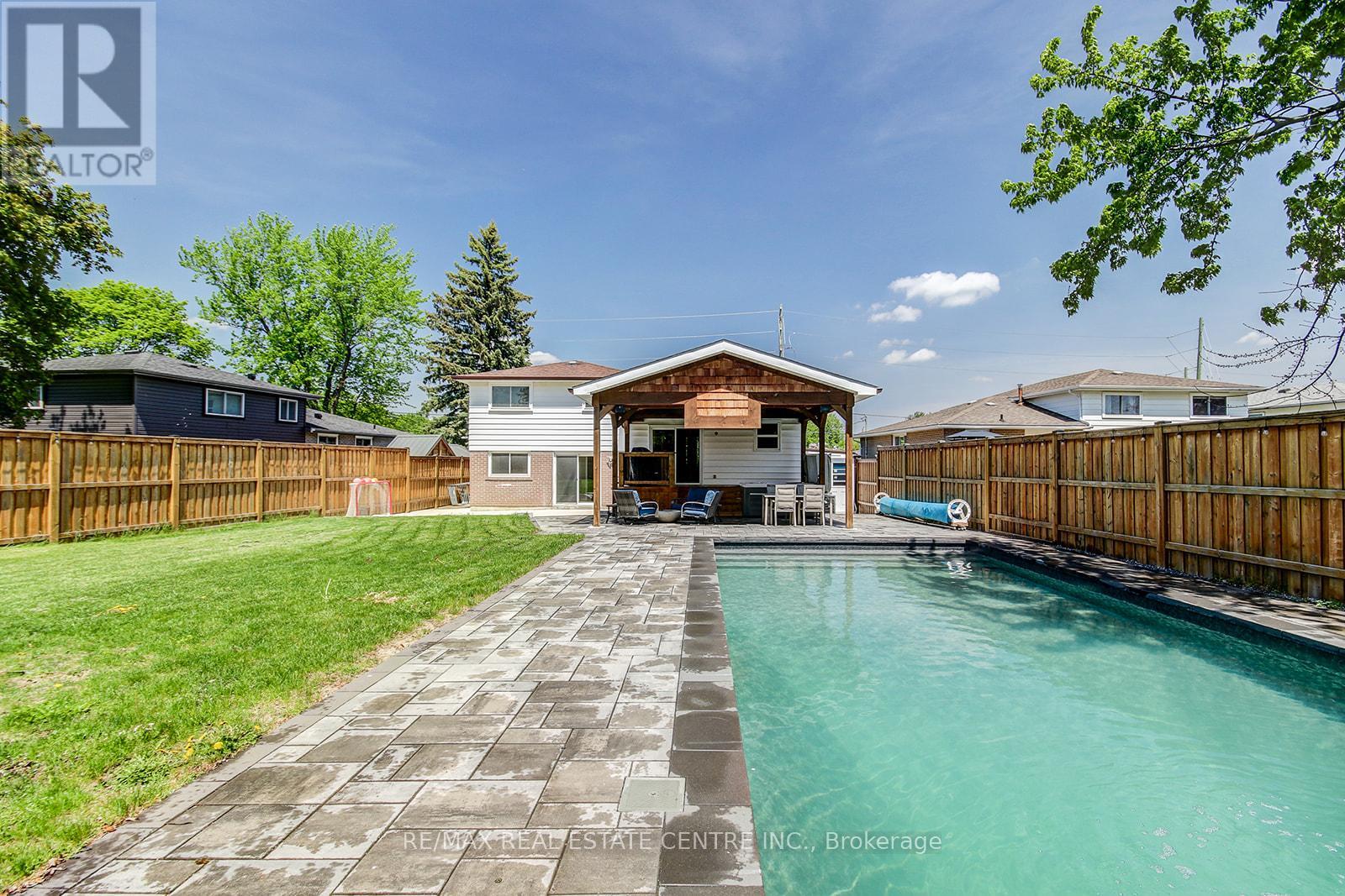 200 Delrex Boulevard, Halton Hills (Georgetown), Ontario  L7G 4E7 - Photo 1 - W13477276