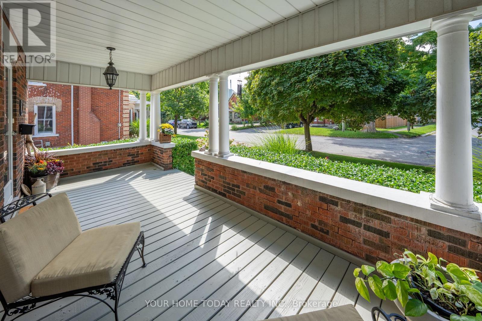 17 Park Avenue, Halton Hills (Ac Acton), Ontario  L7J 1Y3 - Photo 5 - W13479126