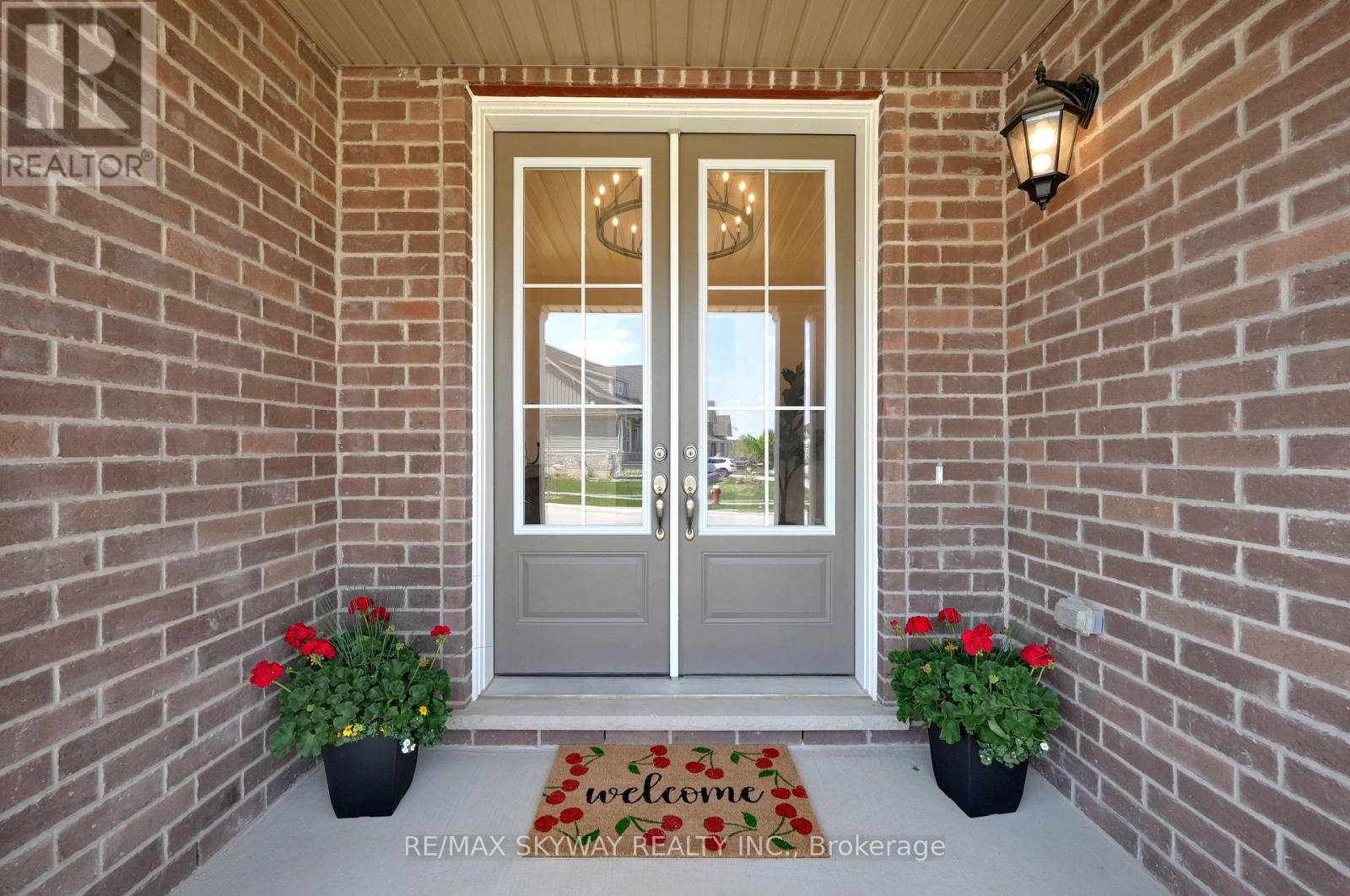 27 Gamble Street, Halton Hills (Glen Williams), Ontario  L7G 0P3 - Photo 4 - W13482866