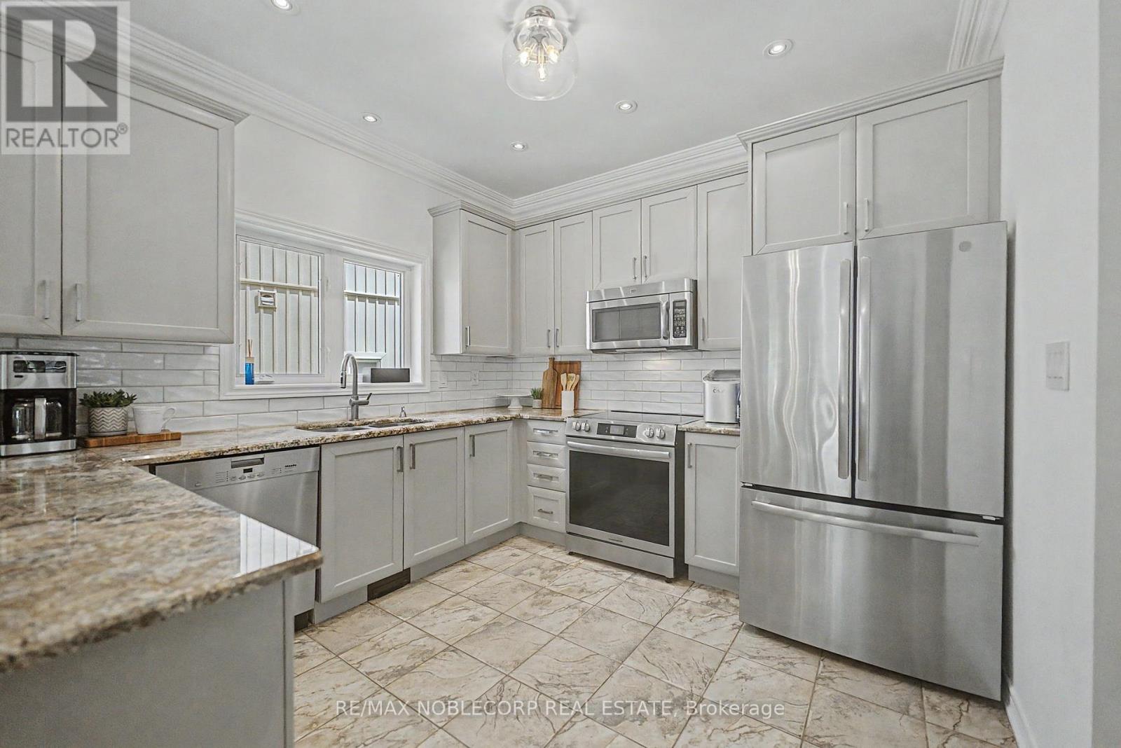 68 Meadowglen Boulevard, Halton Hills (Georgetown), Ontario  L7G 6J3 - Photo 15 - W13483598