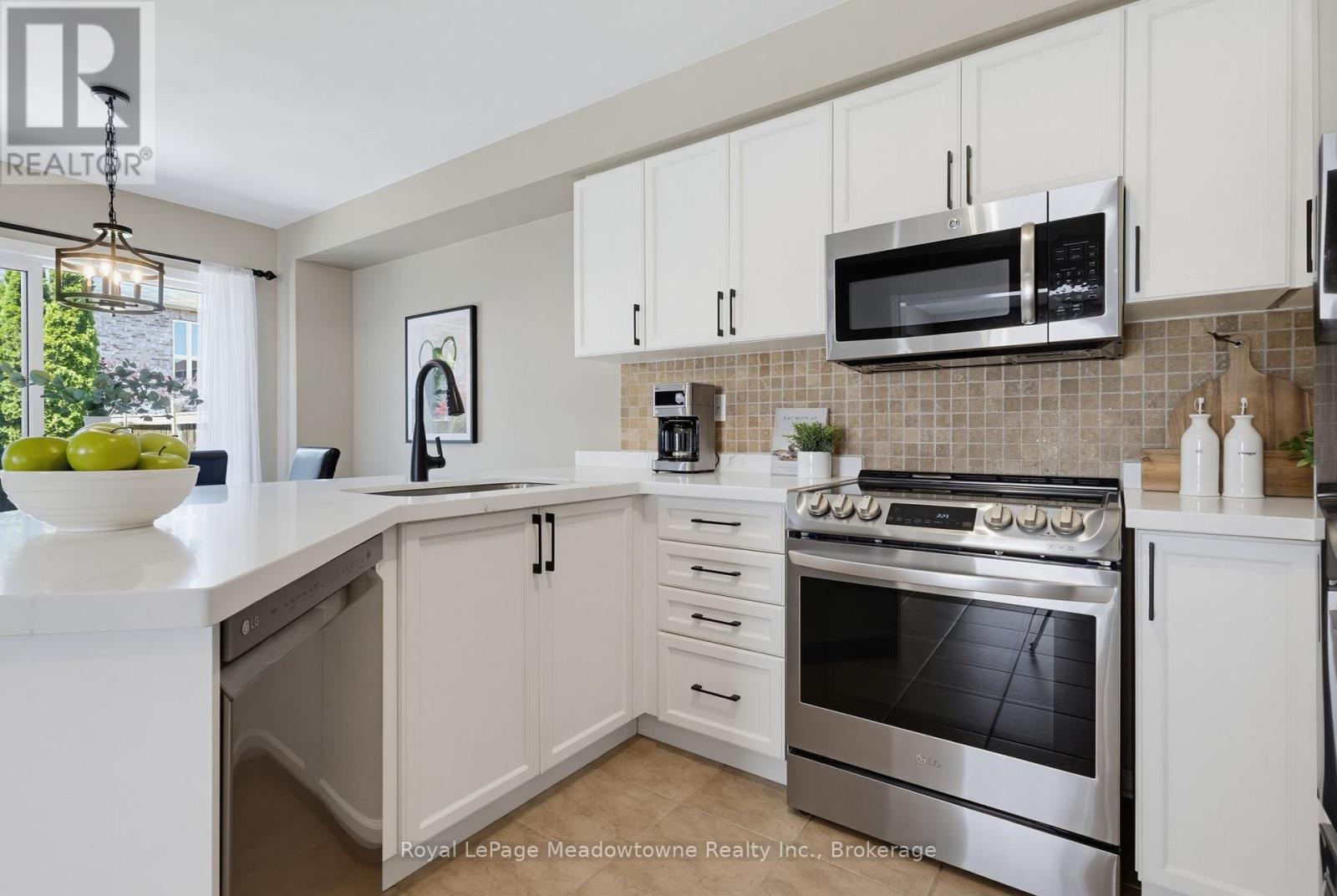 33 Milfoil Street, Halton Hills (Georgetown), Ontario  L7G 6M5 - Photo 10 - W13484756