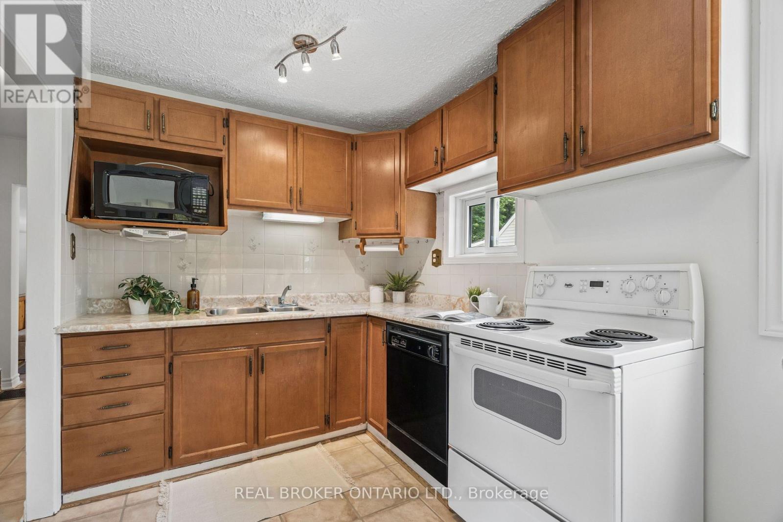 230 Mason Boulevard, Halton Hills (Ac Acton), Ontario  L7J 1A8 - Photo 9 - W13486196