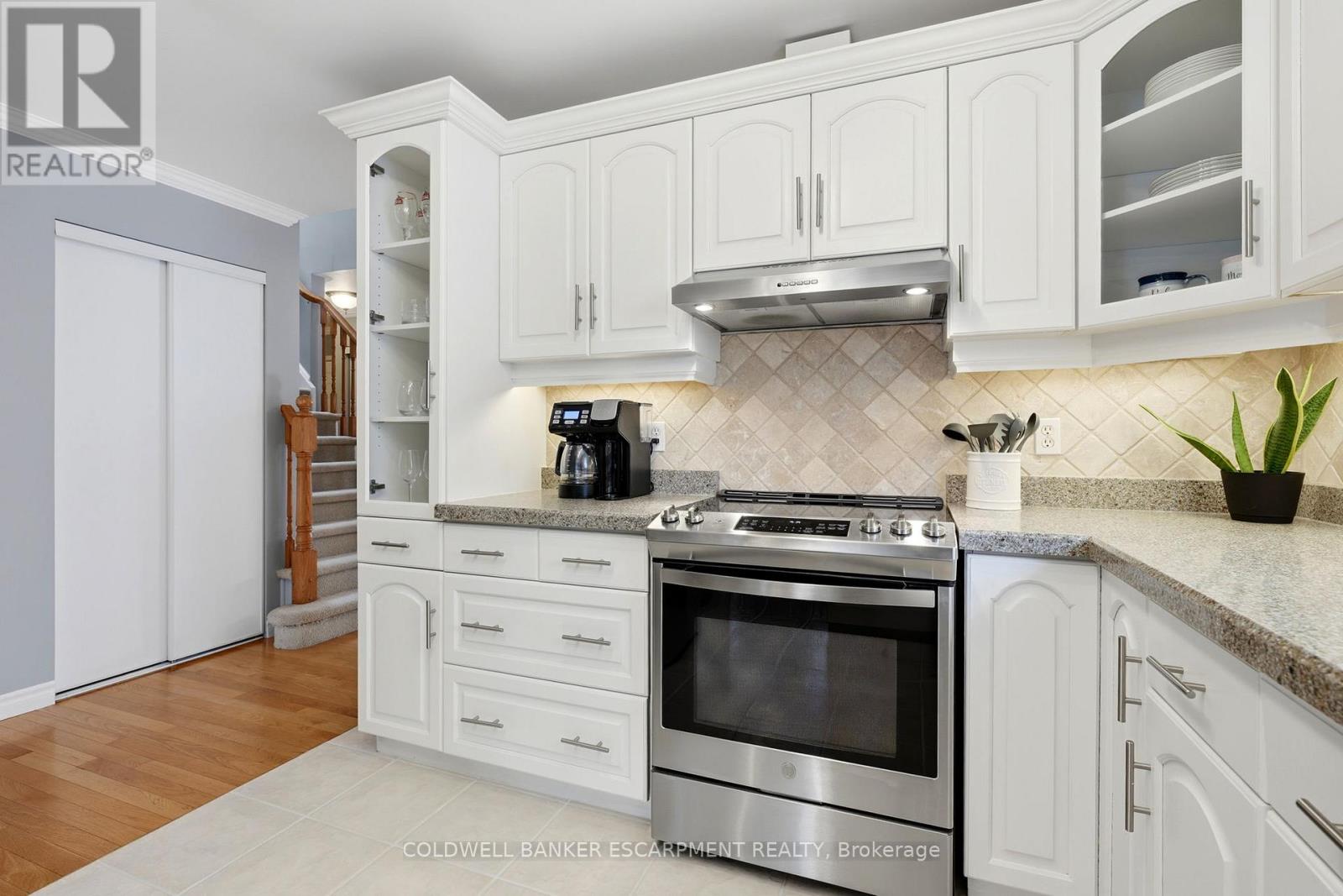 58 Dairy Drive, Halton Hills (Ac Acton), Ontario  L7J 2Y1 - Photo 8 - W13488118