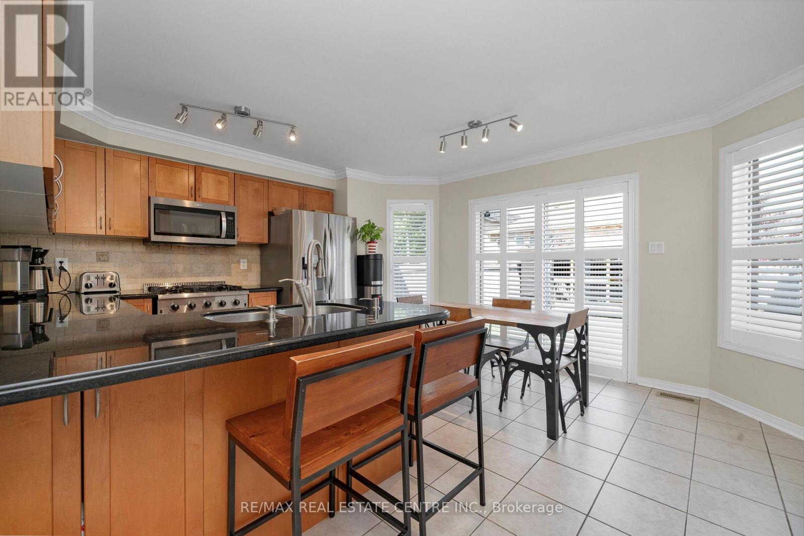 27 Milfoil Street, Halton Hills (Georgetown), Ontario  L7G 6M5 - Photo 7 - W13488120