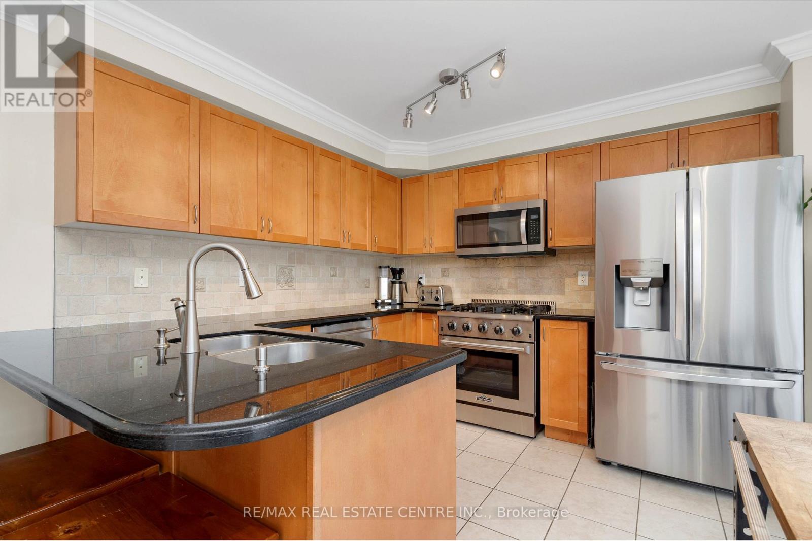 27 Milfoil Street, Halton Hills (Georgetown), Ontario  L7G 6M5 - Photo 8 - W13488120