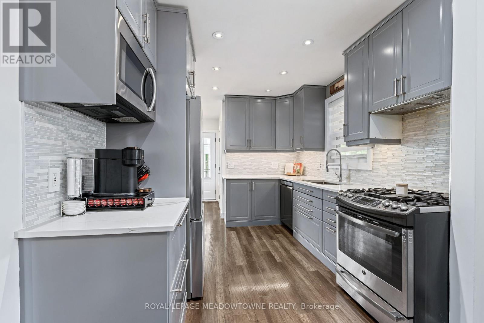 35 Henry Street, Halton Hills (Georgetown), Ontario  L7G 2K5 - Photo 10 - W13488188