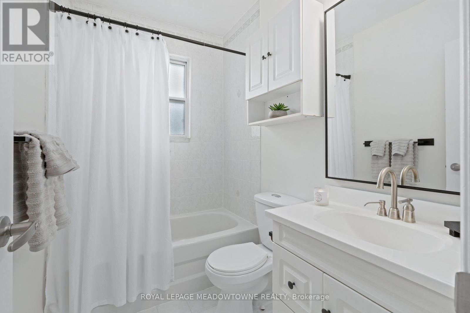 35 Henry Street, Halton Hills (Georgetown), Ontario  L7G 2K5 - Photo 17 - W13488188