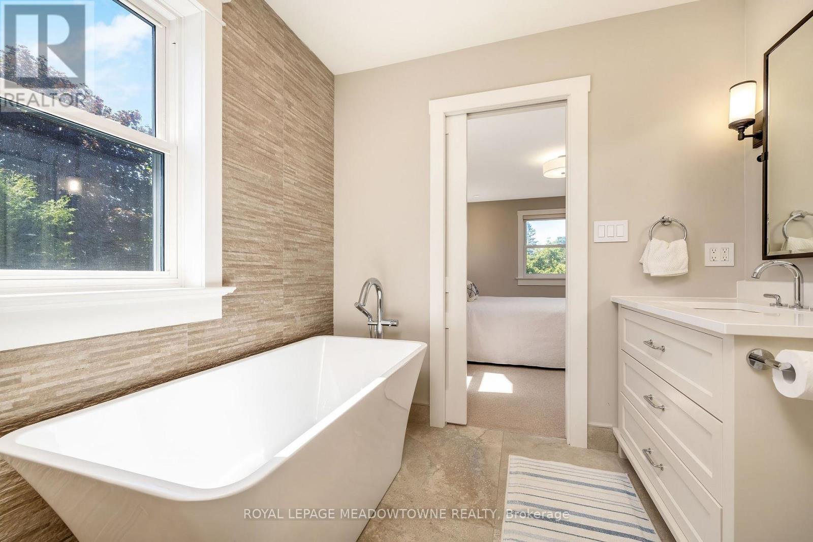 23 Mackenzie Drive, Halton Hills (Georgetown), Ontario  L7G 4C1 - Photo 30 - W13488728