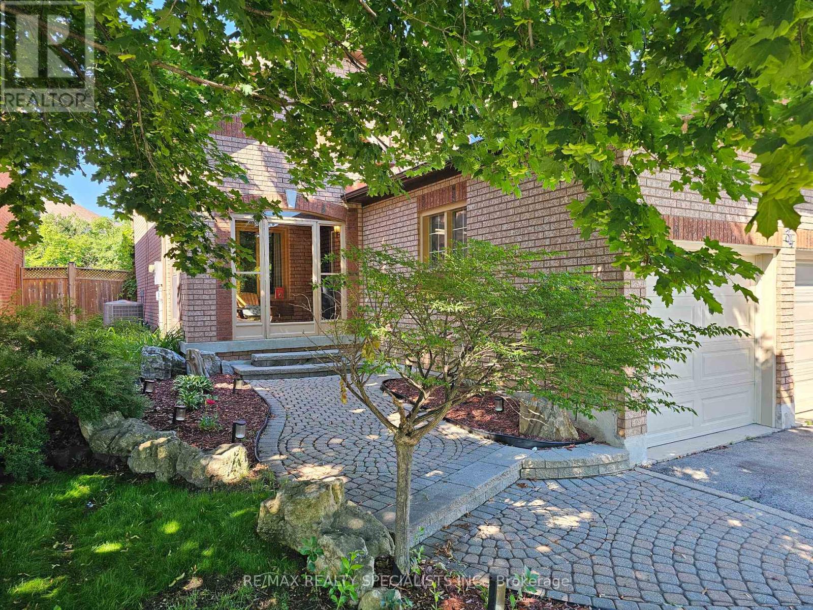 34 Killaloe Crescent, Halton Hills (Georgetown), Ontario  L7G 5N2 - Photo 4 - W13489480