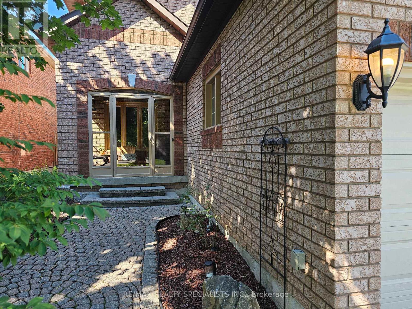 34 Killaloe Crescent, Halton Hills (Georgetown), Ontario  L7G 5N2 - Photo 5 - W13489480