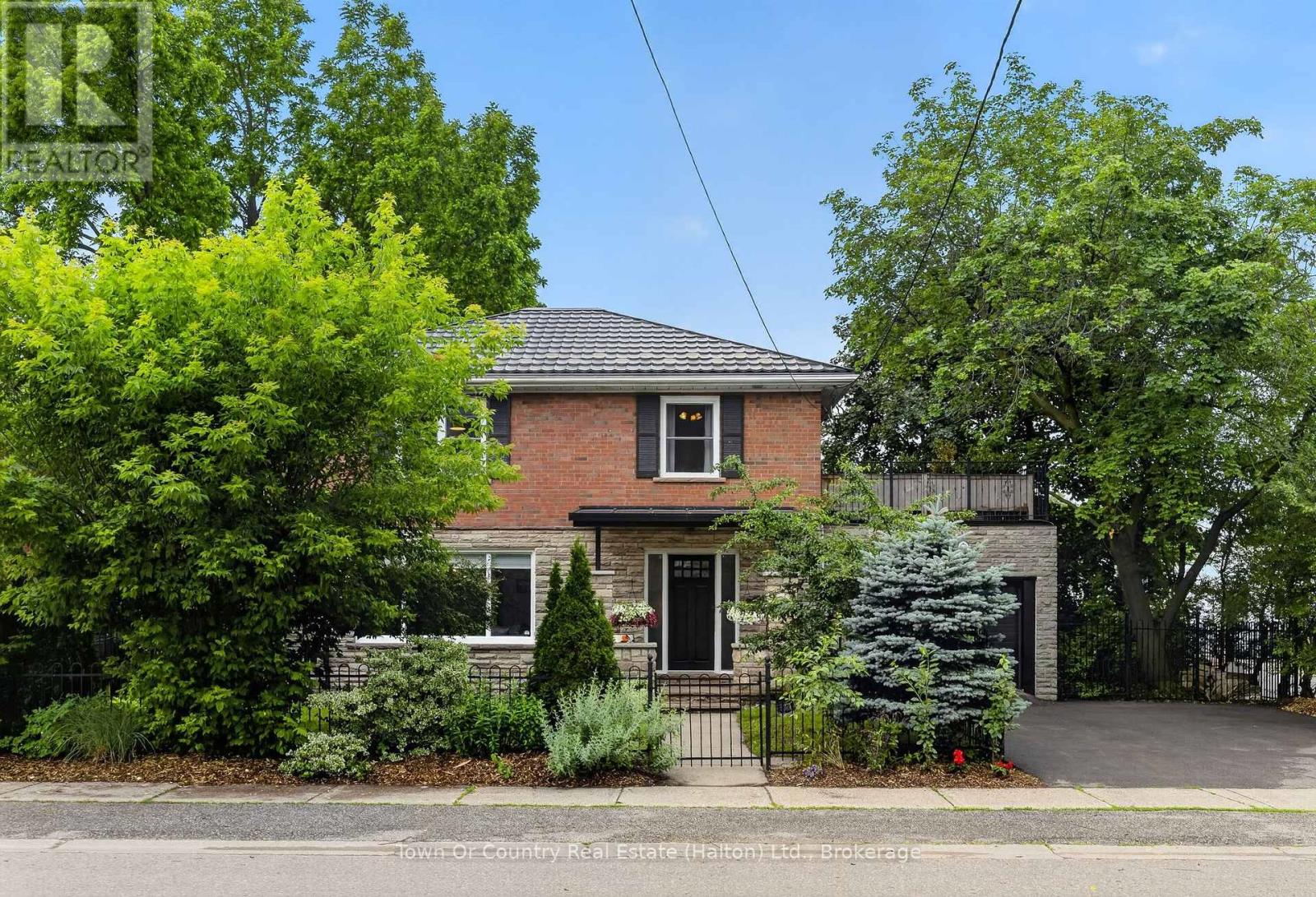 36 Willow Street N, Halton Hills (Ac Acton), Ontario  L7J 1Z7 - Photo 2 - W13494576