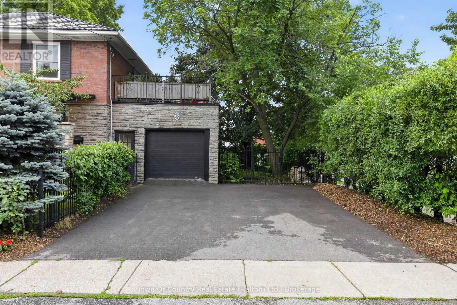 36 Willow Street N, Halton Hills (Ac Acton), Ontario  L7J 1Z7 - Photo 3 - W13494576