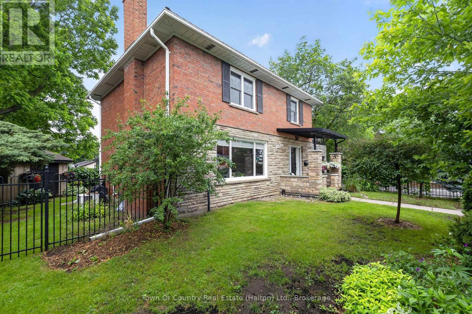36 Willow Street N, Halton Hills (Ac Acton), Ontario  L7J 1Z7 - Photo 4 - W13494576