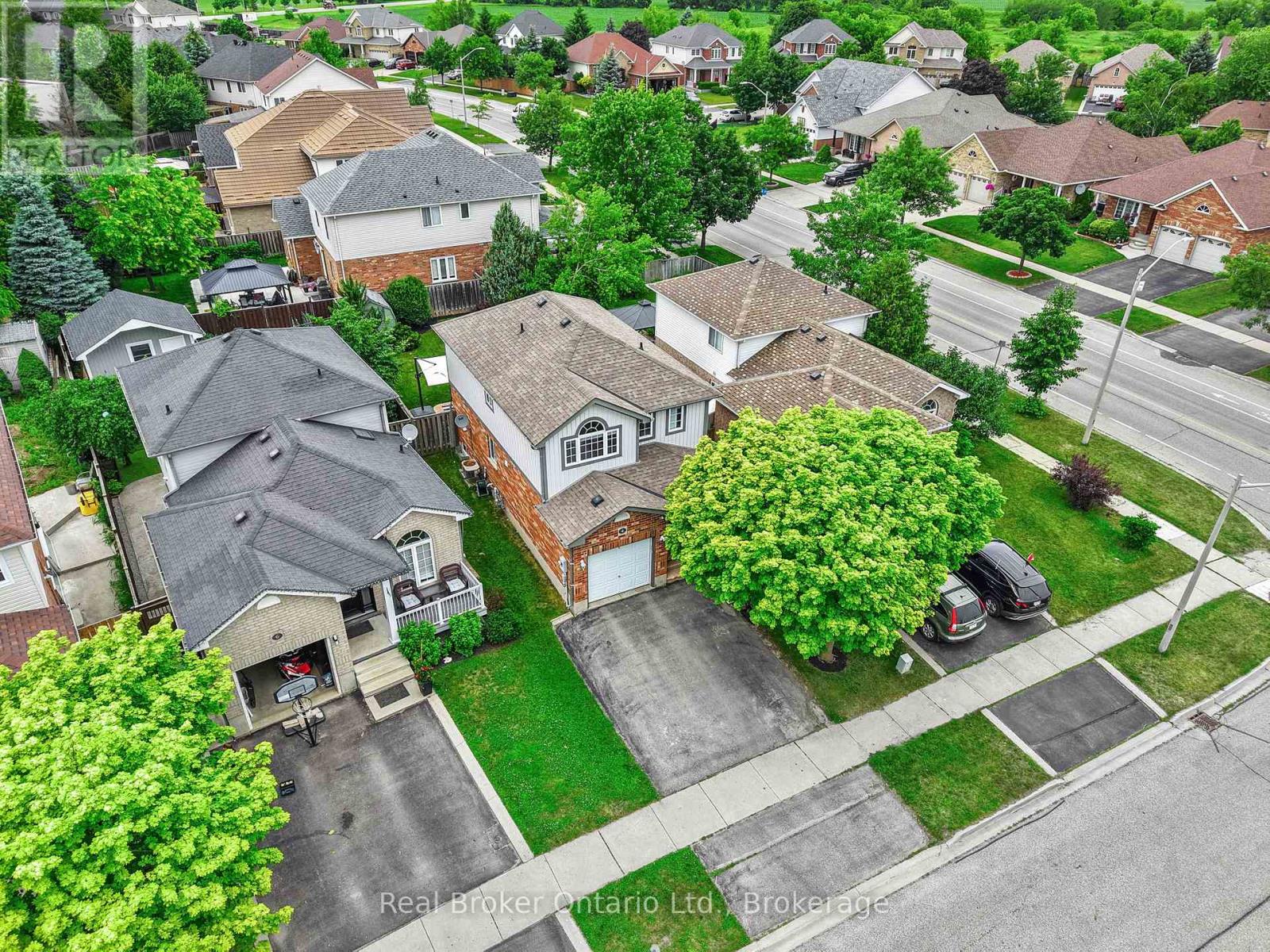 4 Beardmore Crescent, Halton Hills (Ac Acton), Ontario  L7J 2Y9 - Photo 2 - W13495582