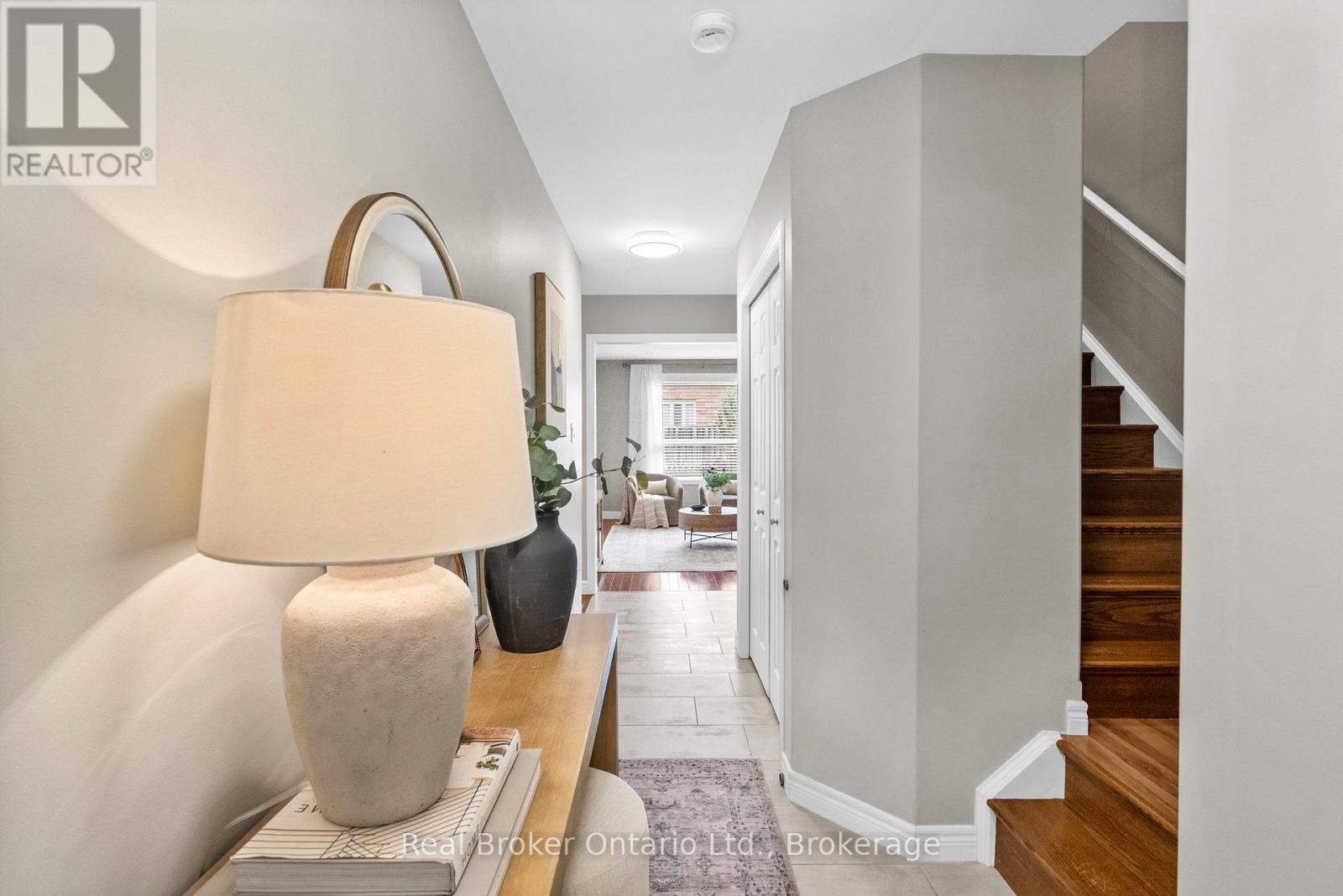 4 Beardmore Crescent, Halton Hills (Ac Acton), Ontario  L7J 2Y9 - Photo 4 - W13495582