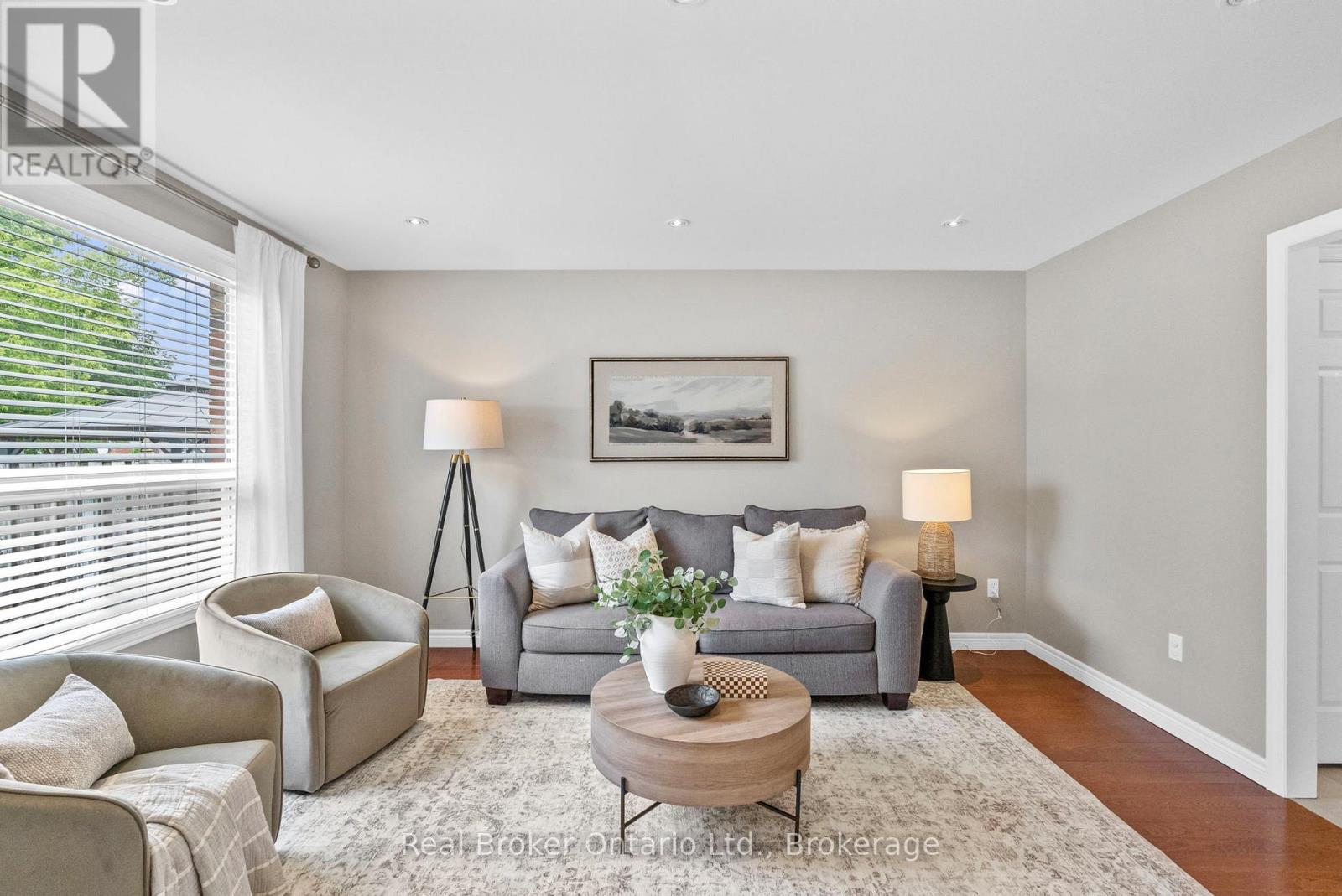 4 Beardmore Crescent, Halton Hills (Ac Acton), Ontario  L7J 2Y9 - Photo 7 - W13495582