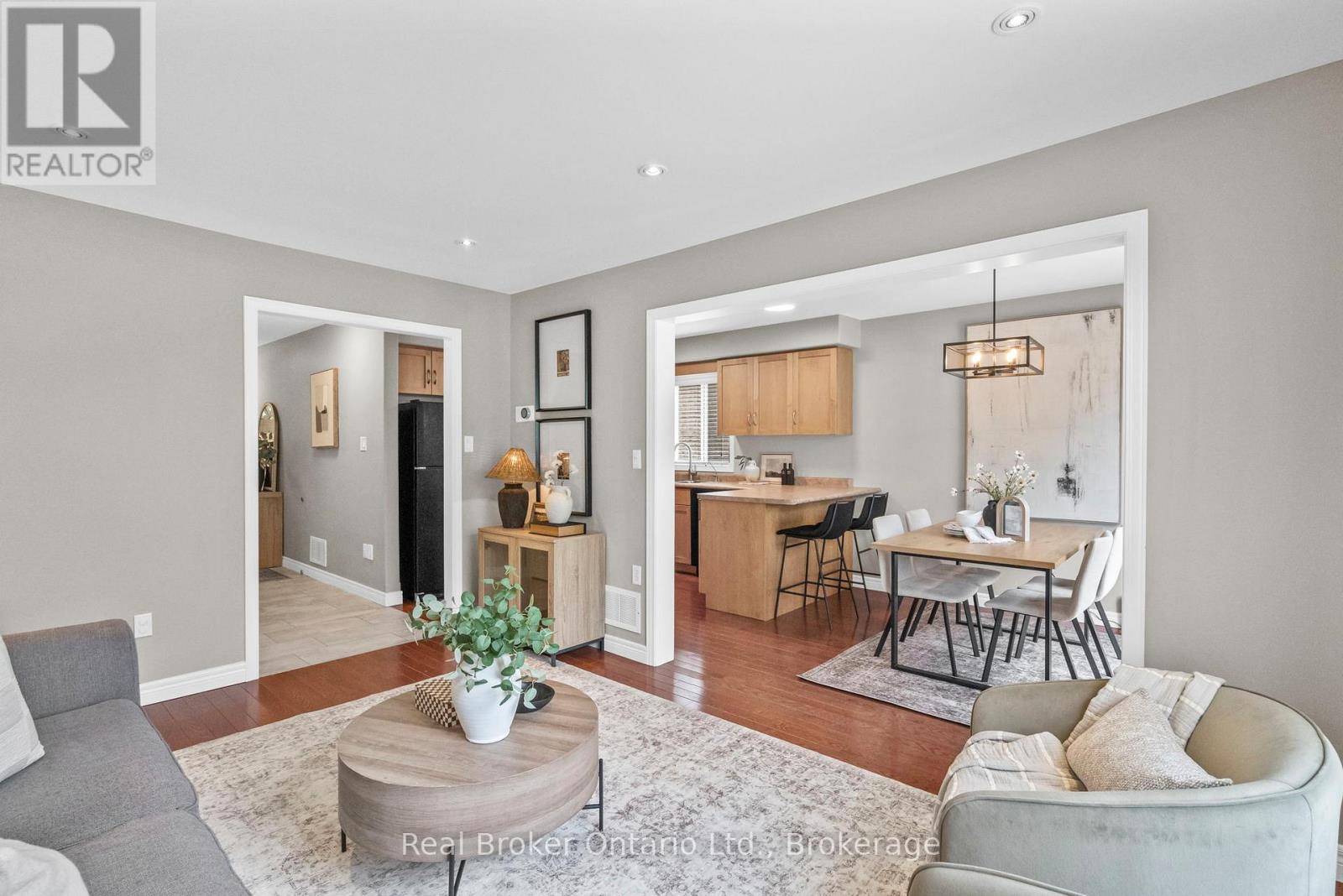 4 Beardmore Crescent, Halton Hills (Ac Acton), Ontario  L7J 2Y9 - Photo 8 - W13495582